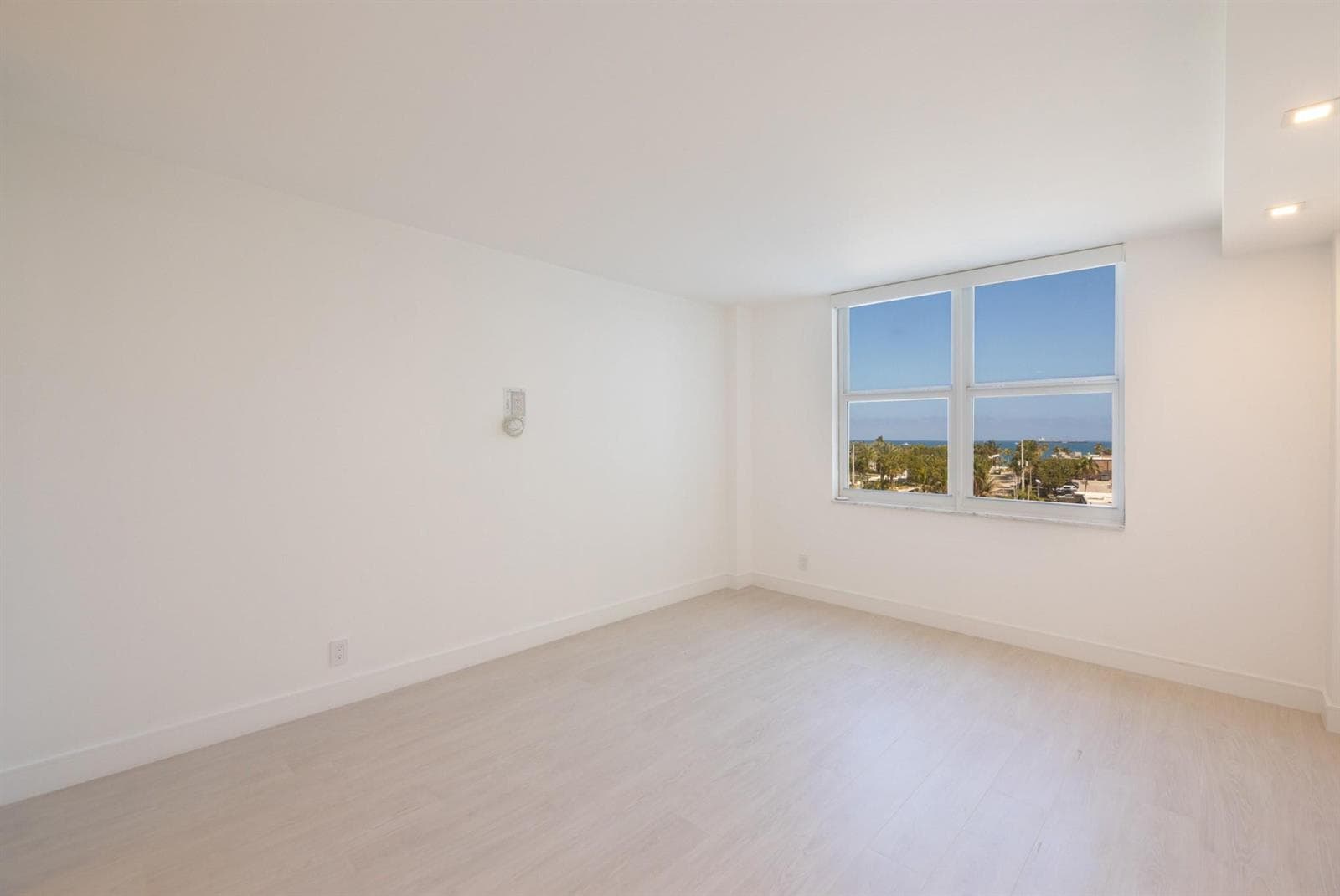 1 Las Olas Circle 404 photo 19