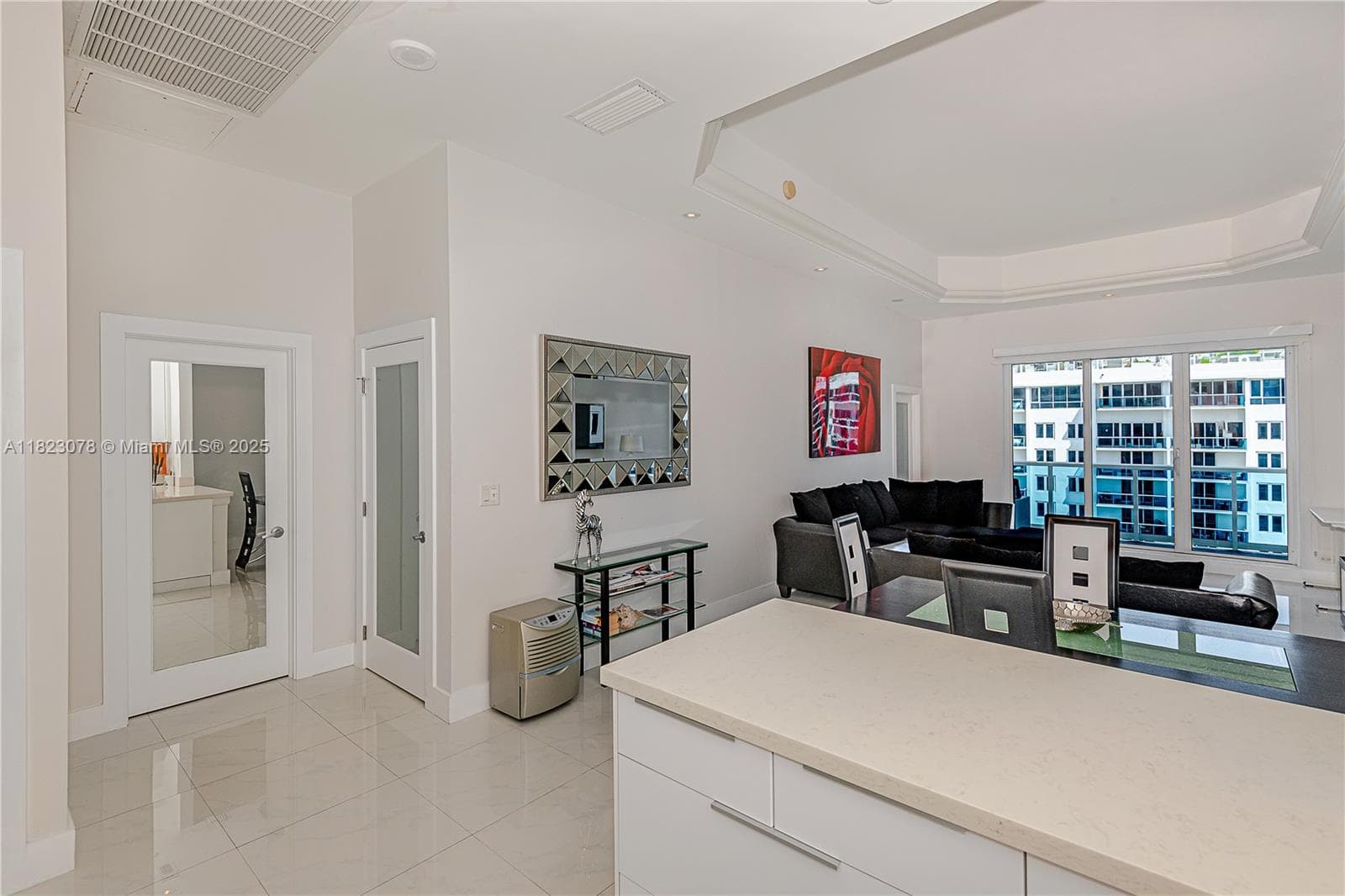 2301 Collins Ave 1619 photo 2