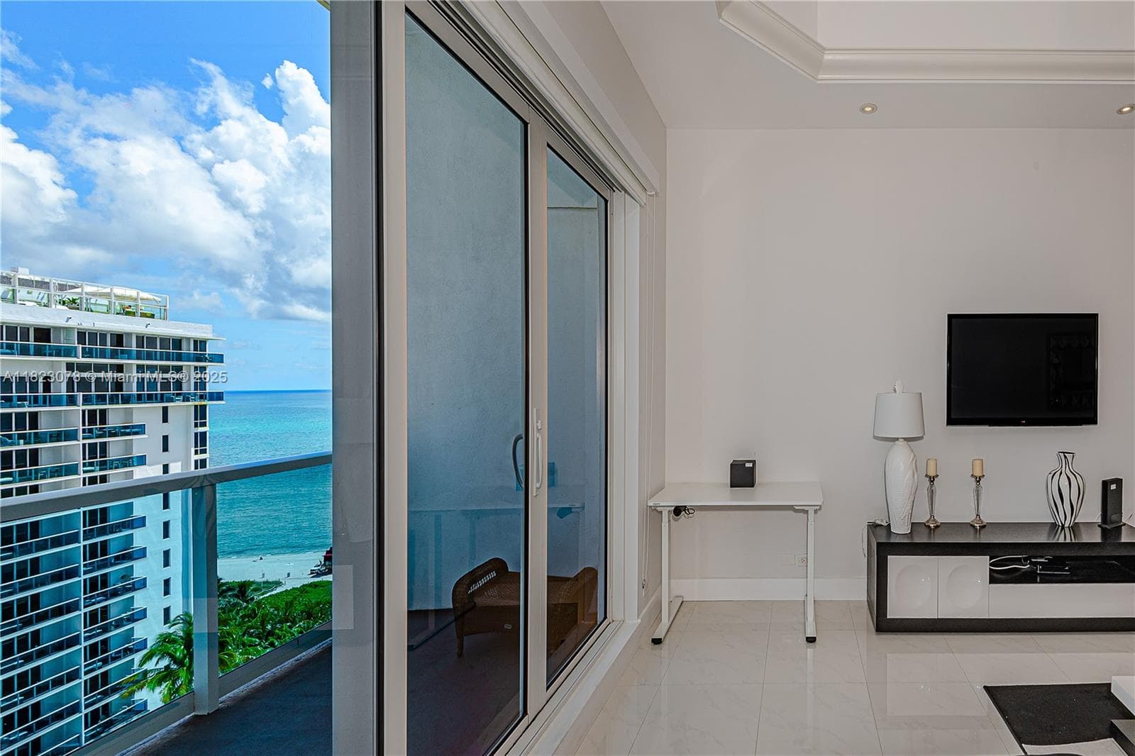 2301 Collins Ave 1619 photo 6