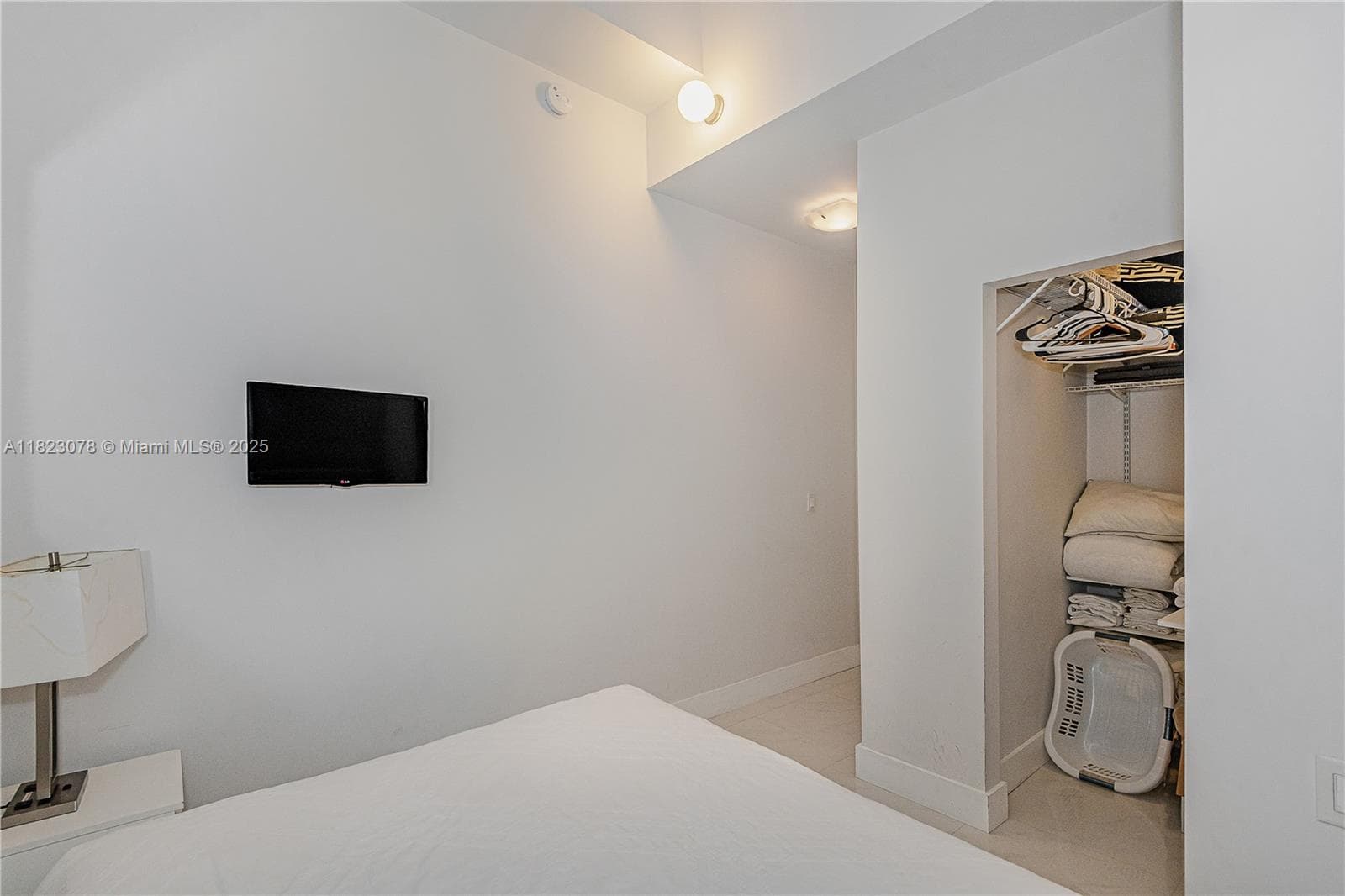 2301 Collins Ave 1619 photo 16