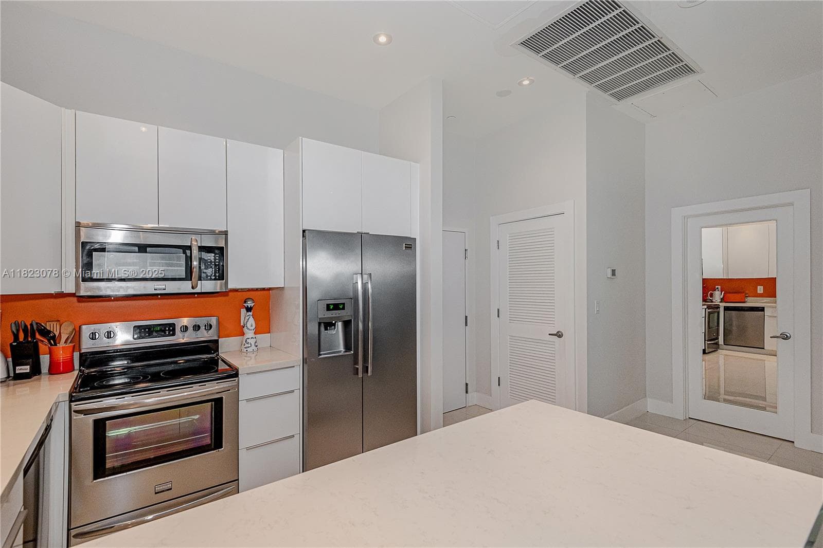 2301 Collins Ave 1619 photo 12