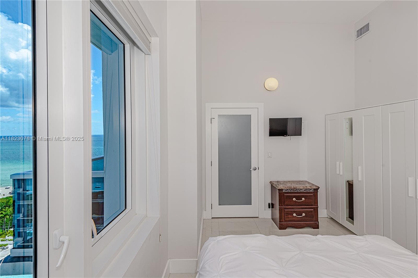 2301 Collins Ave 1619 photo 22