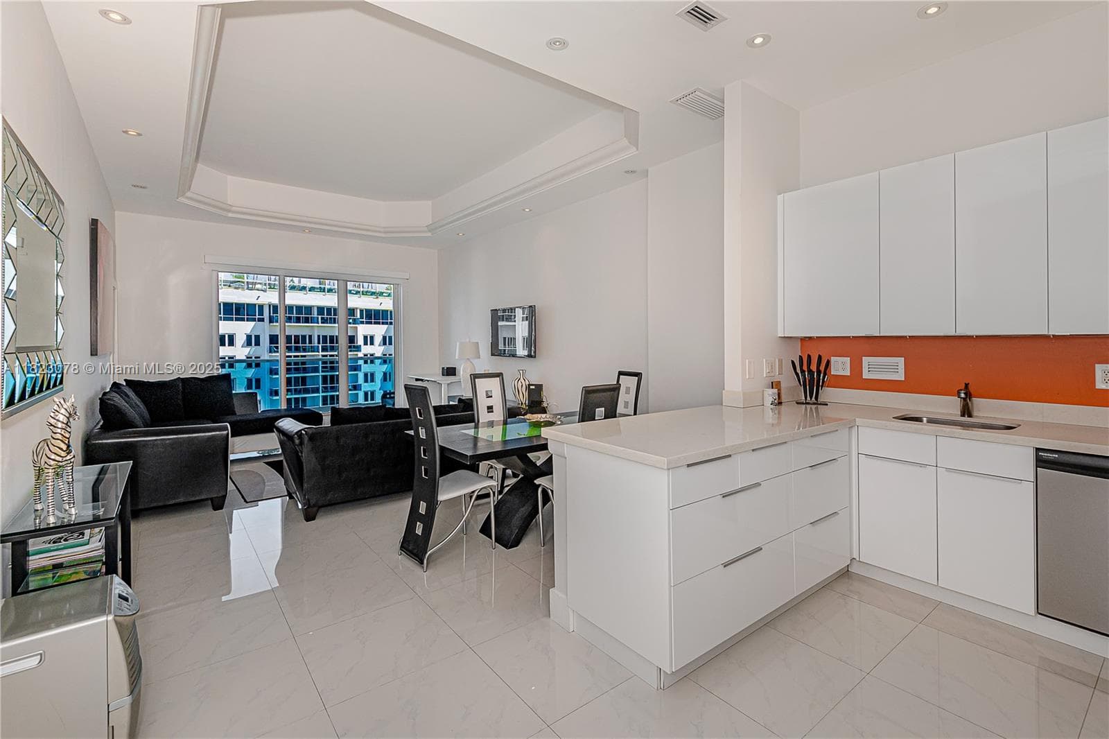 2301 Collins Ave 1619 photo 1