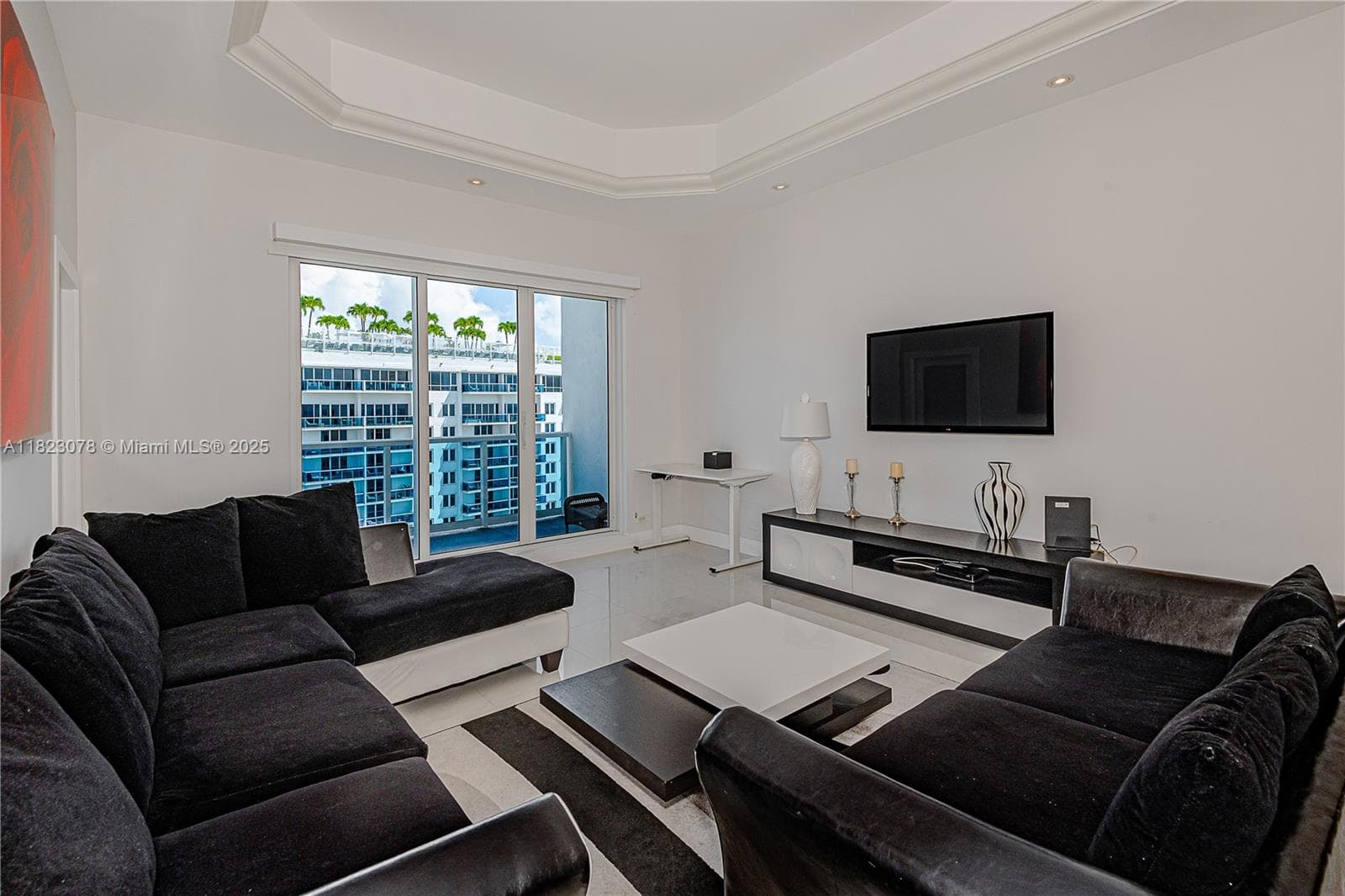 2301 Collins Ave 1619 photo 5