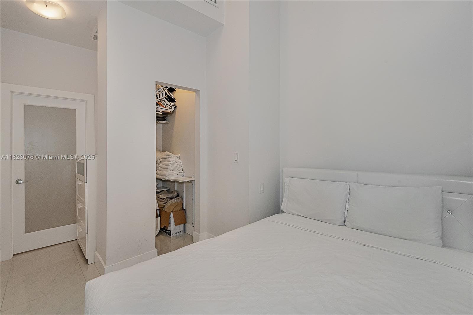 2301 Collins Ave 1619 photo 15