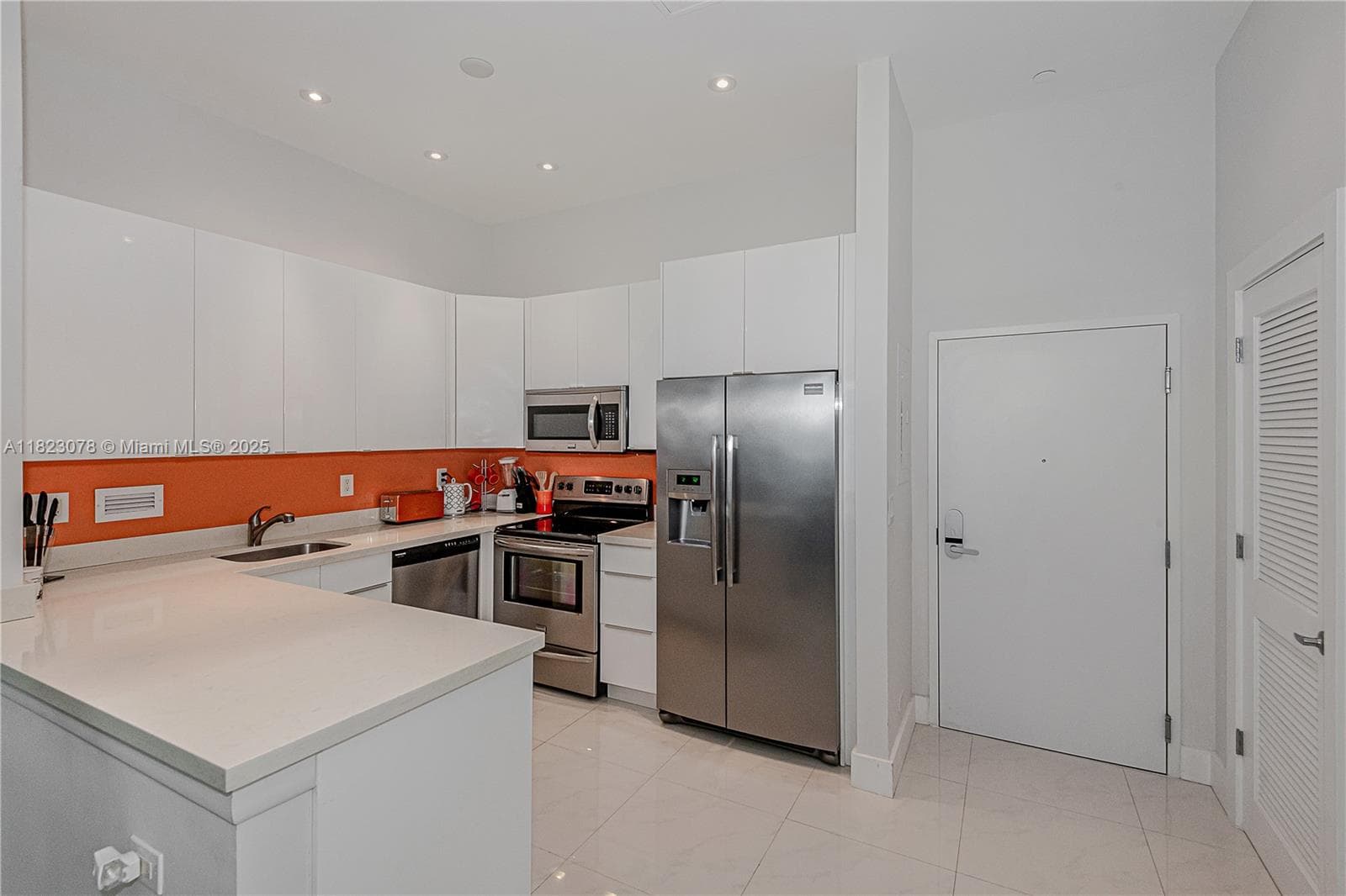 2301 Collins Ave 1619 photo 11