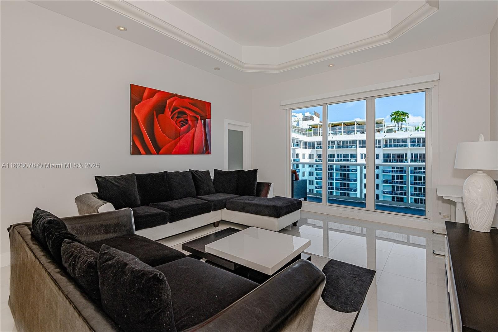 2301 Collins Ave 1619 photo 4
