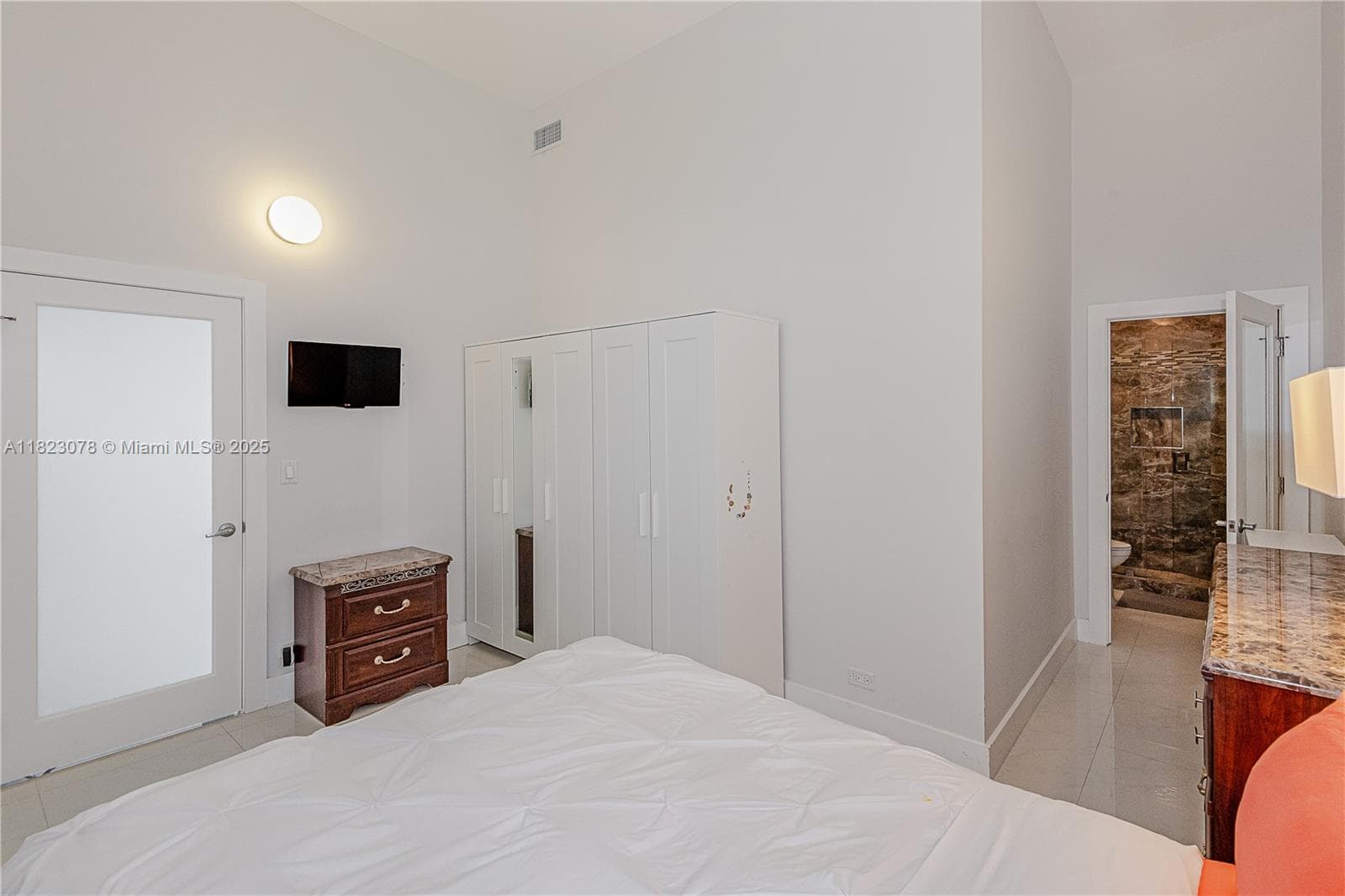 2301 Collins Ave 1619 photo 21