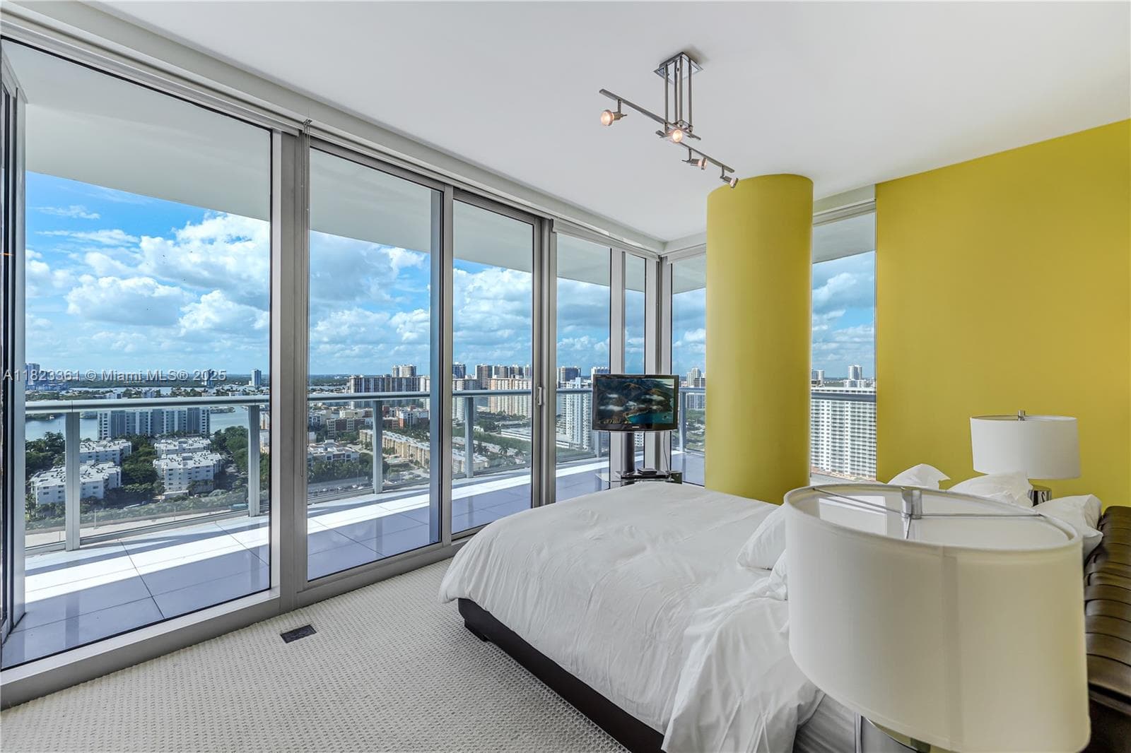 17001 Collins Ave 2508 photo 21