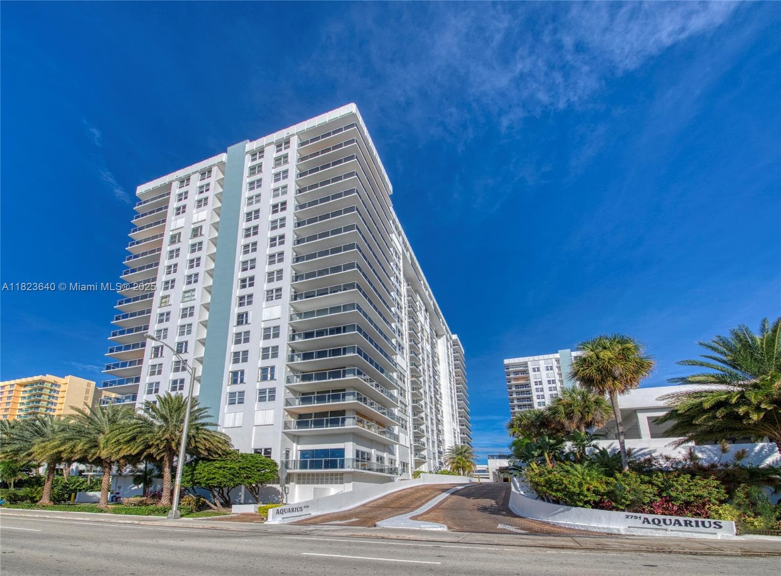 2751 S Ocean Dr 505N photo 1