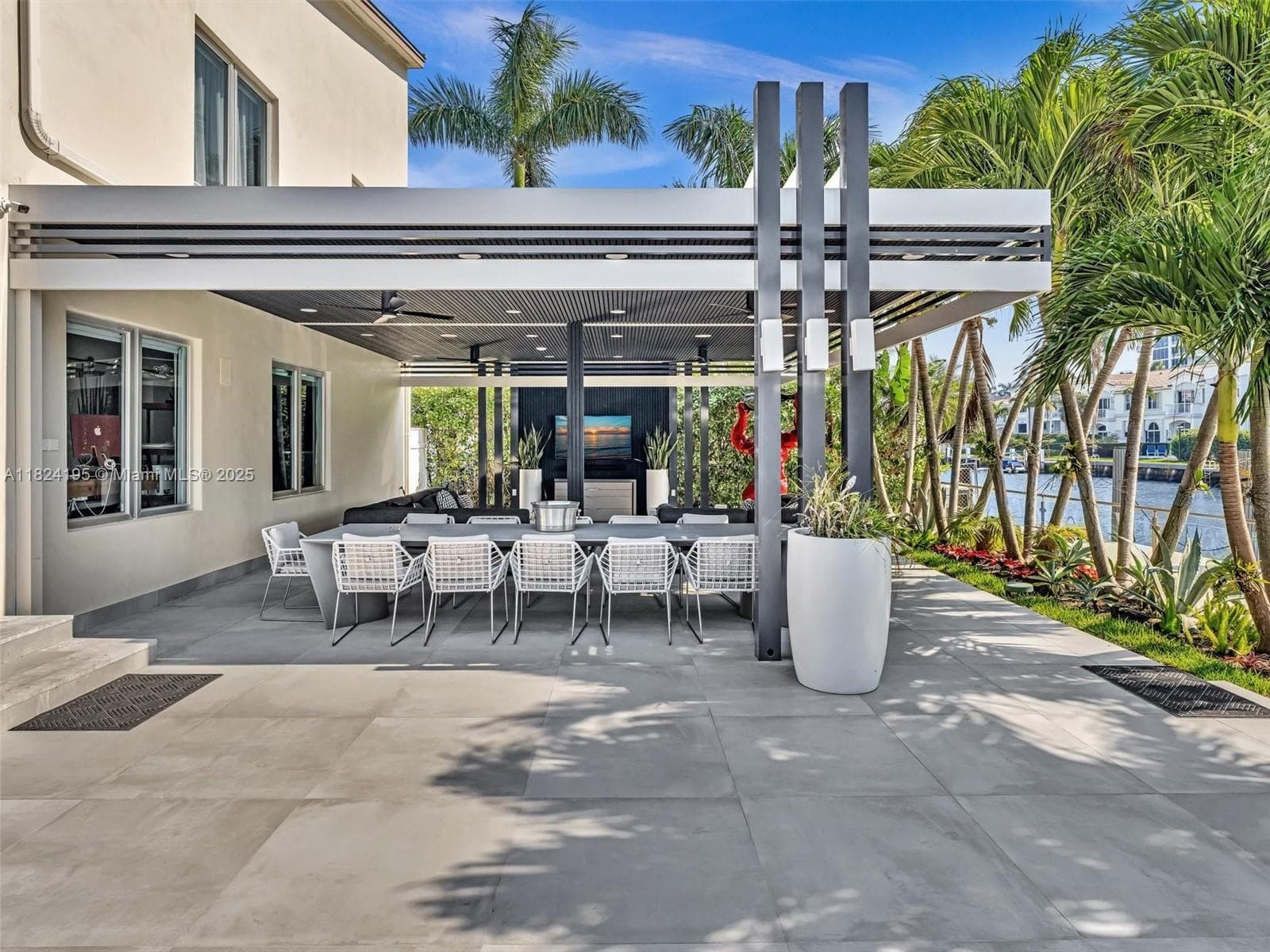 307 Holiday Dr photo 13
