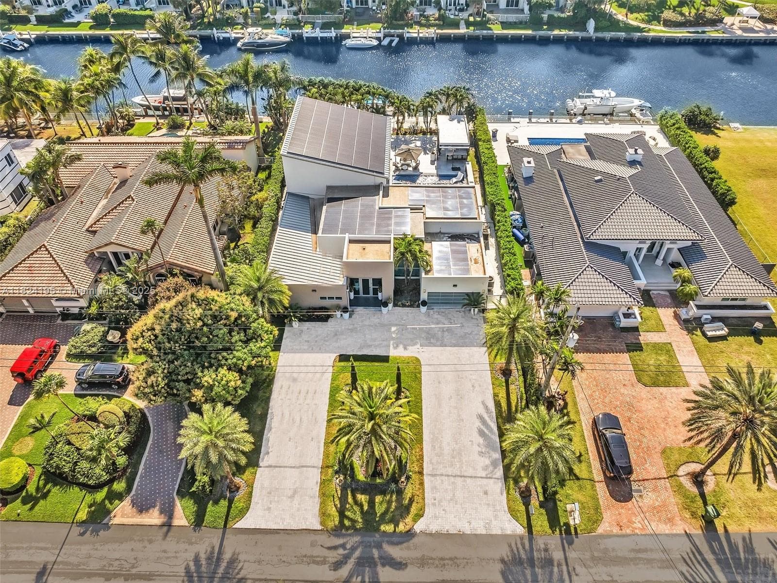 307 Holiday Dr photo 5