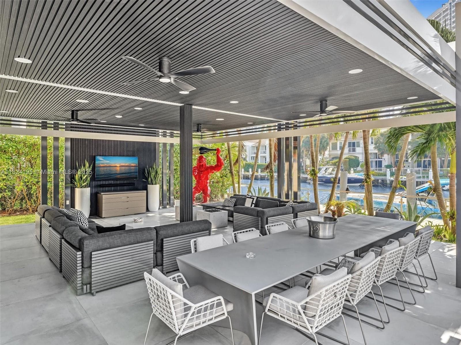 307 Holiday Dr photo 10