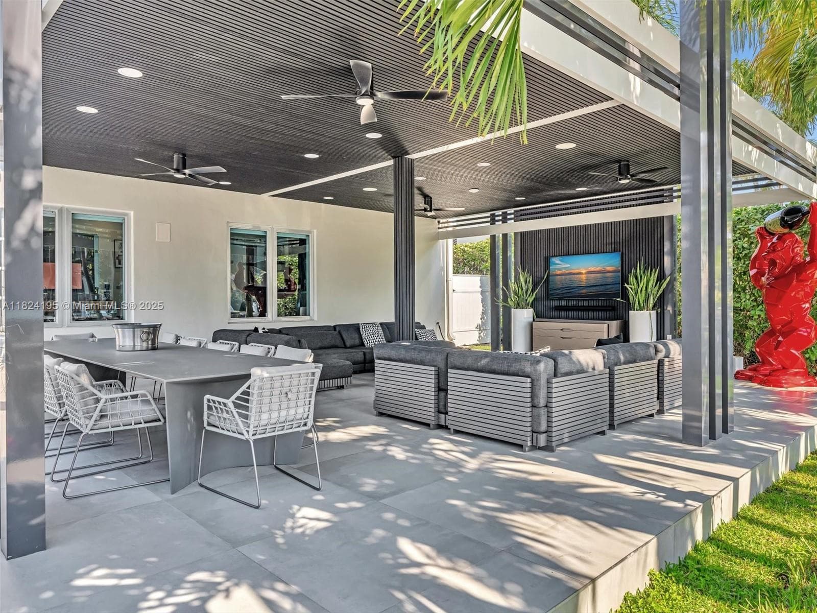 307 Holiday Dr photo 11
