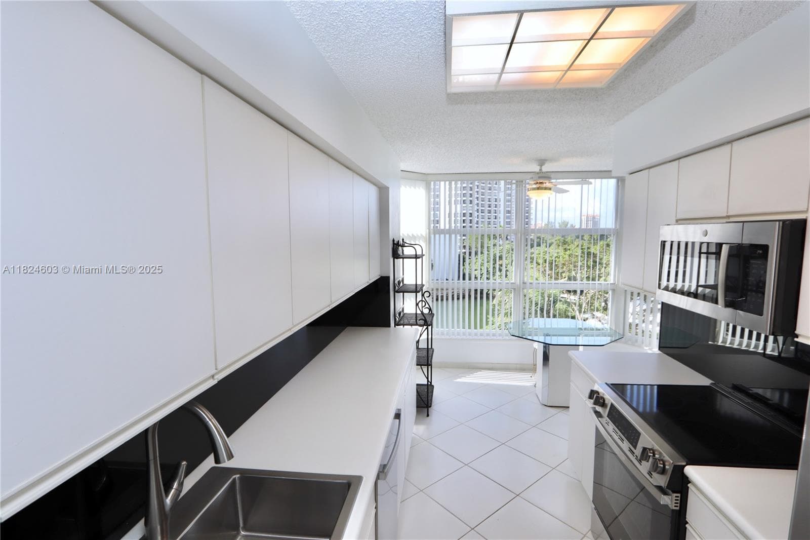 3530 Mystic Pointe Dr 506 photo 7