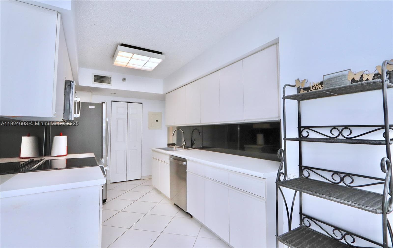 3530 Mystic Pointe Dr 506 photo 8