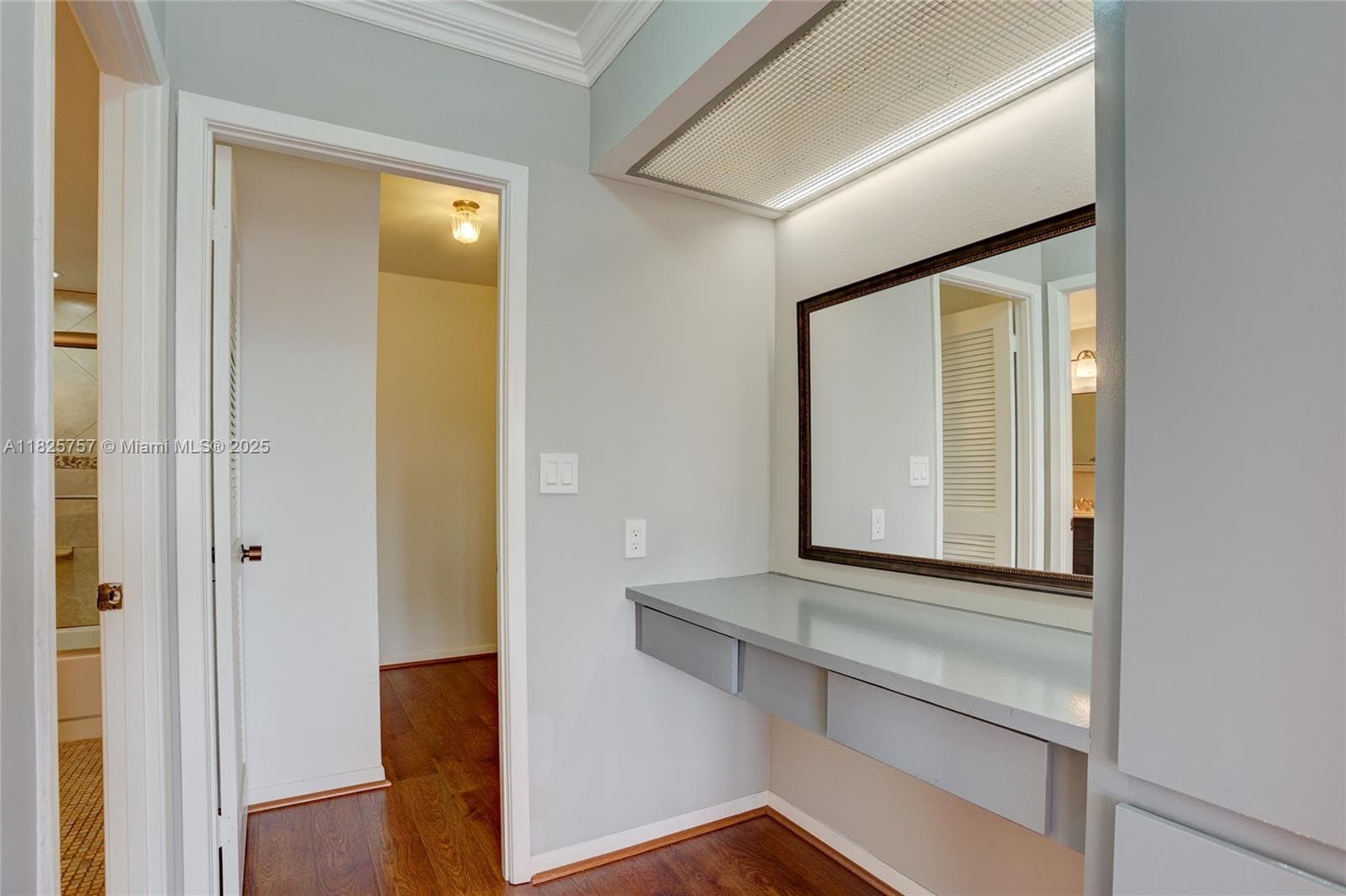 2500 Parkview Dr 405 photo 23