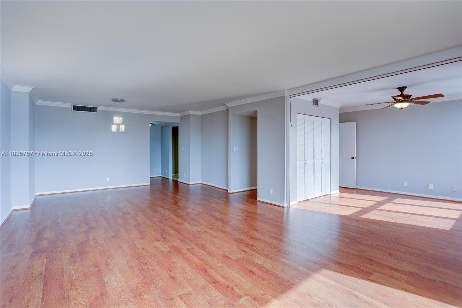2500 Parkview Dr 405 photo 13