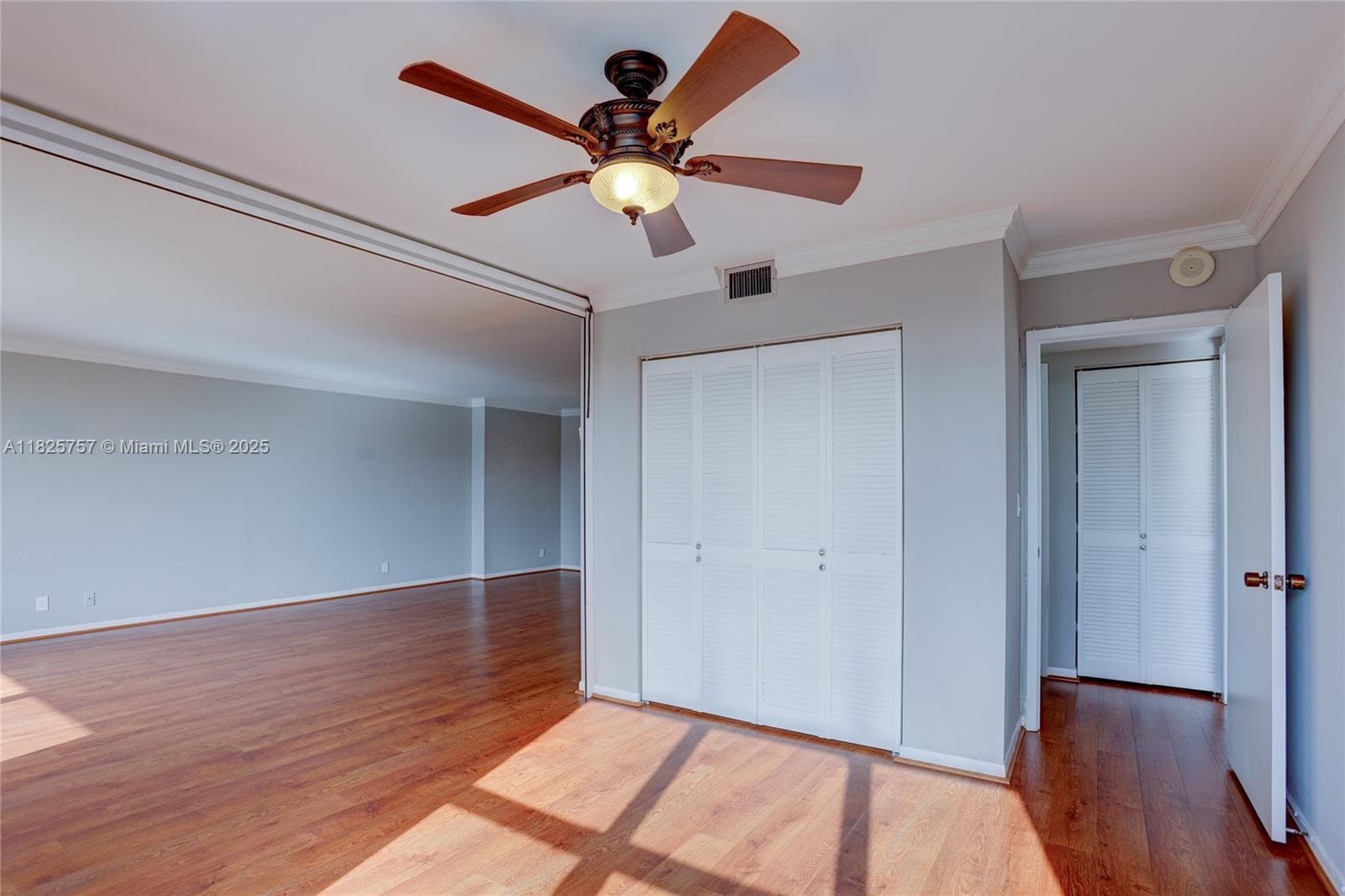 2500 Parkview Dr 405 photo 17