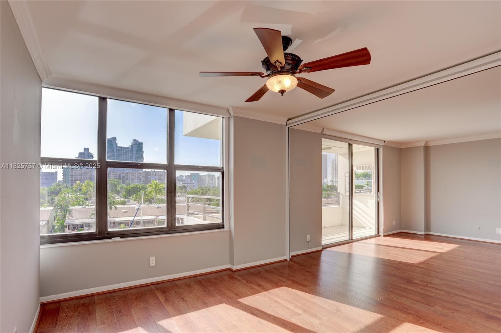 2500 Parkview Dr 405 photo 16