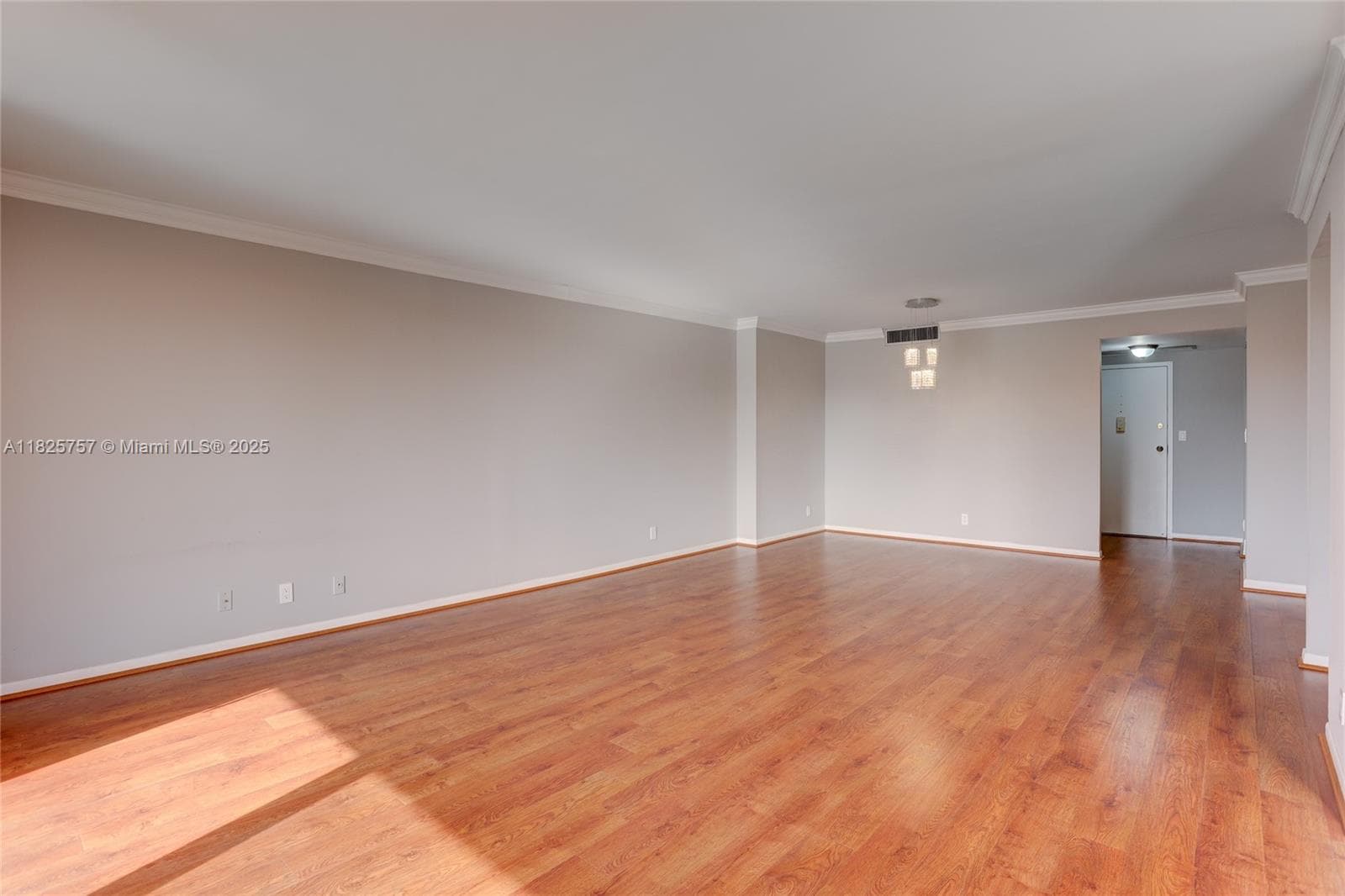2500 Parkview Dr 405 photo 12