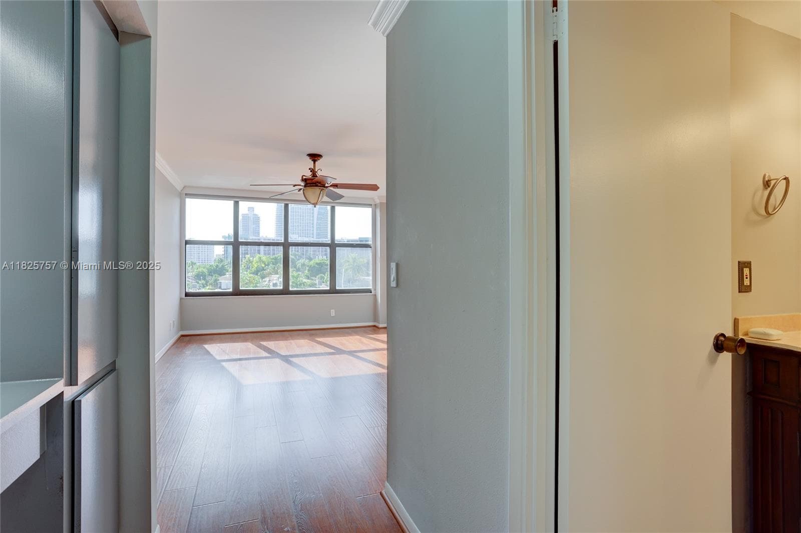 2500 Parkview Dr 405 photo 22