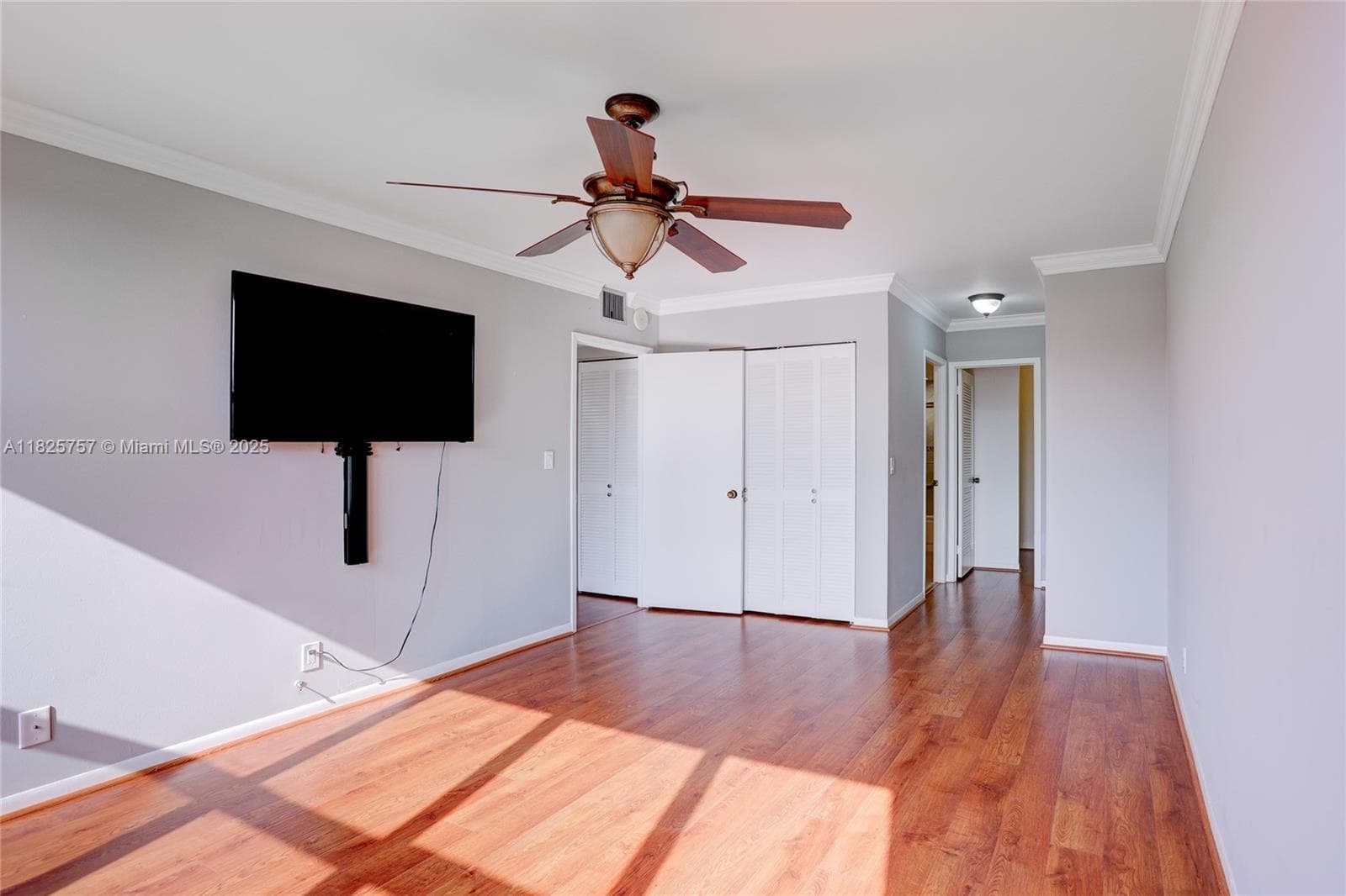 2500 Parkview Dr 405 photo 20