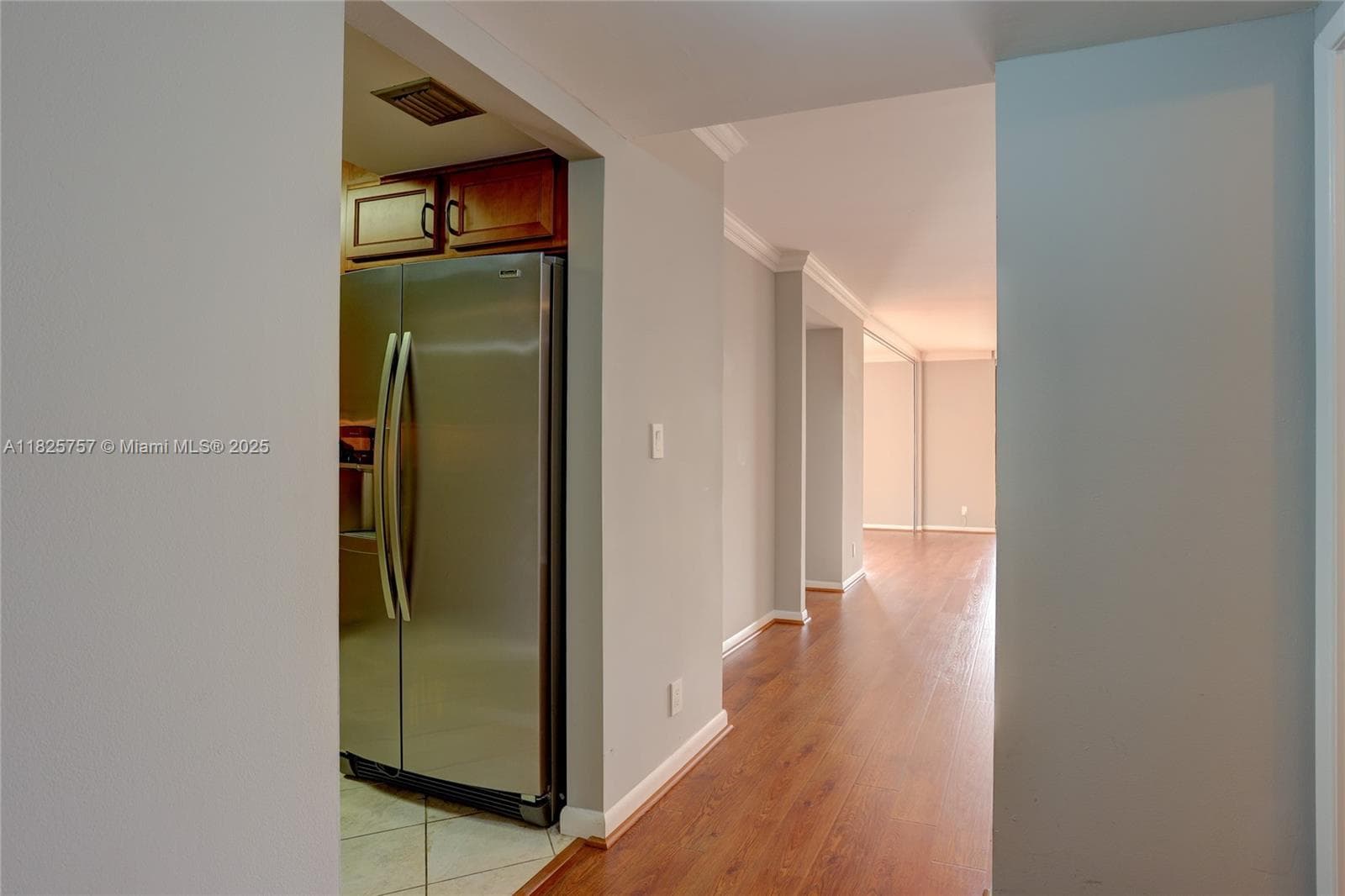 2500 Parkview Dr 405 photo 9