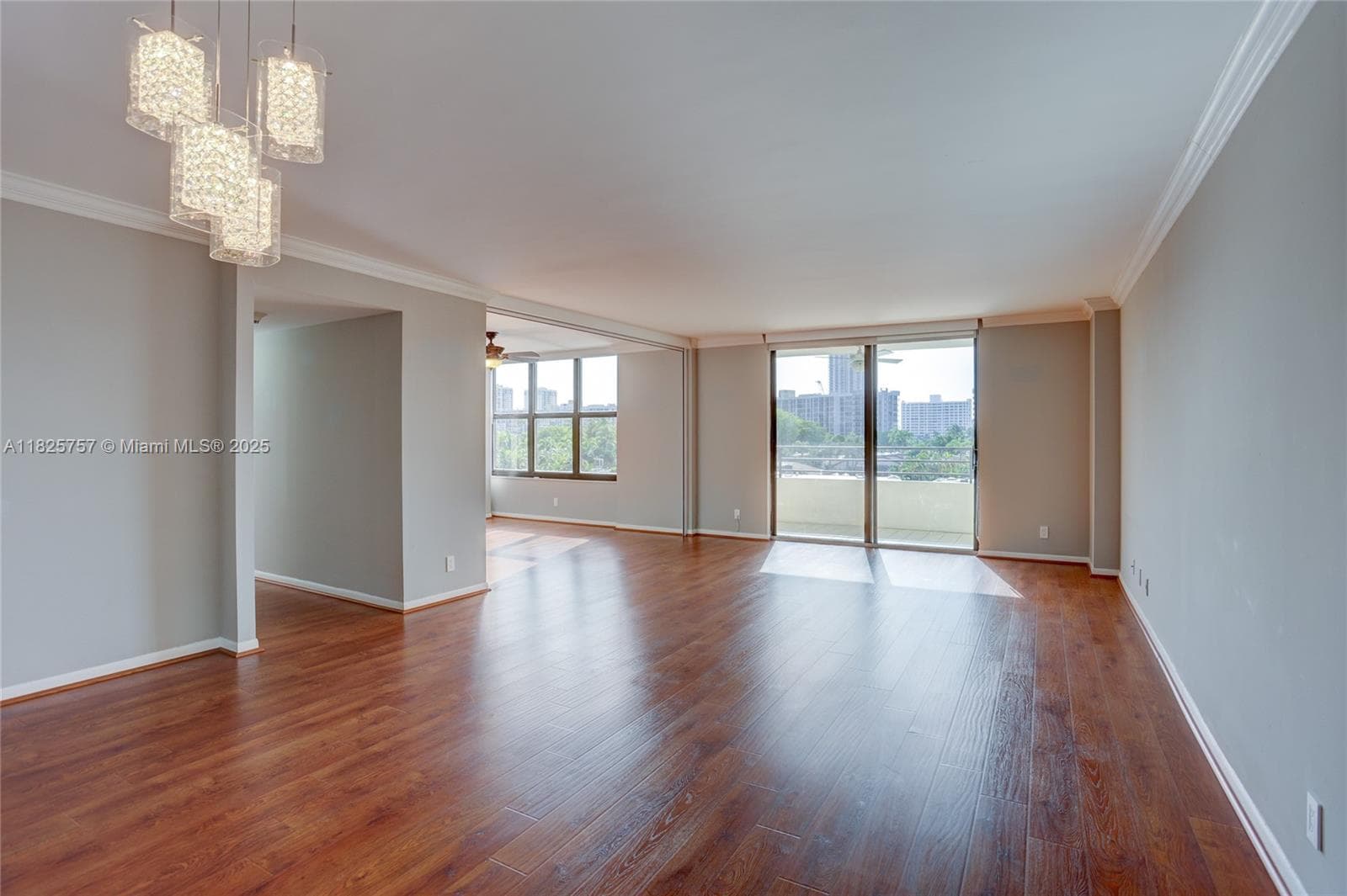 2500 Parkview Dr 405 photo 10