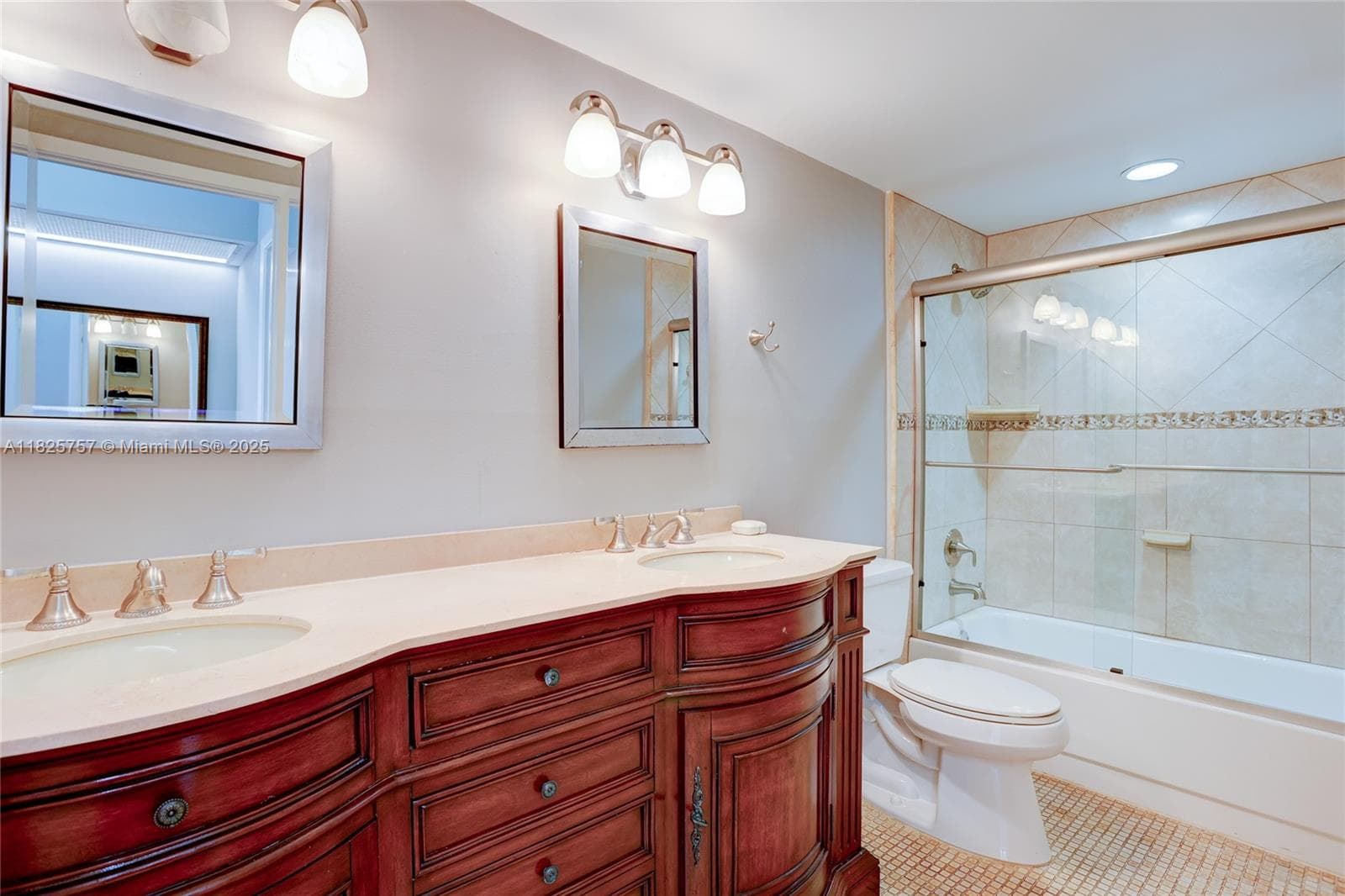 2500 Parkview Dr 405 photo 18