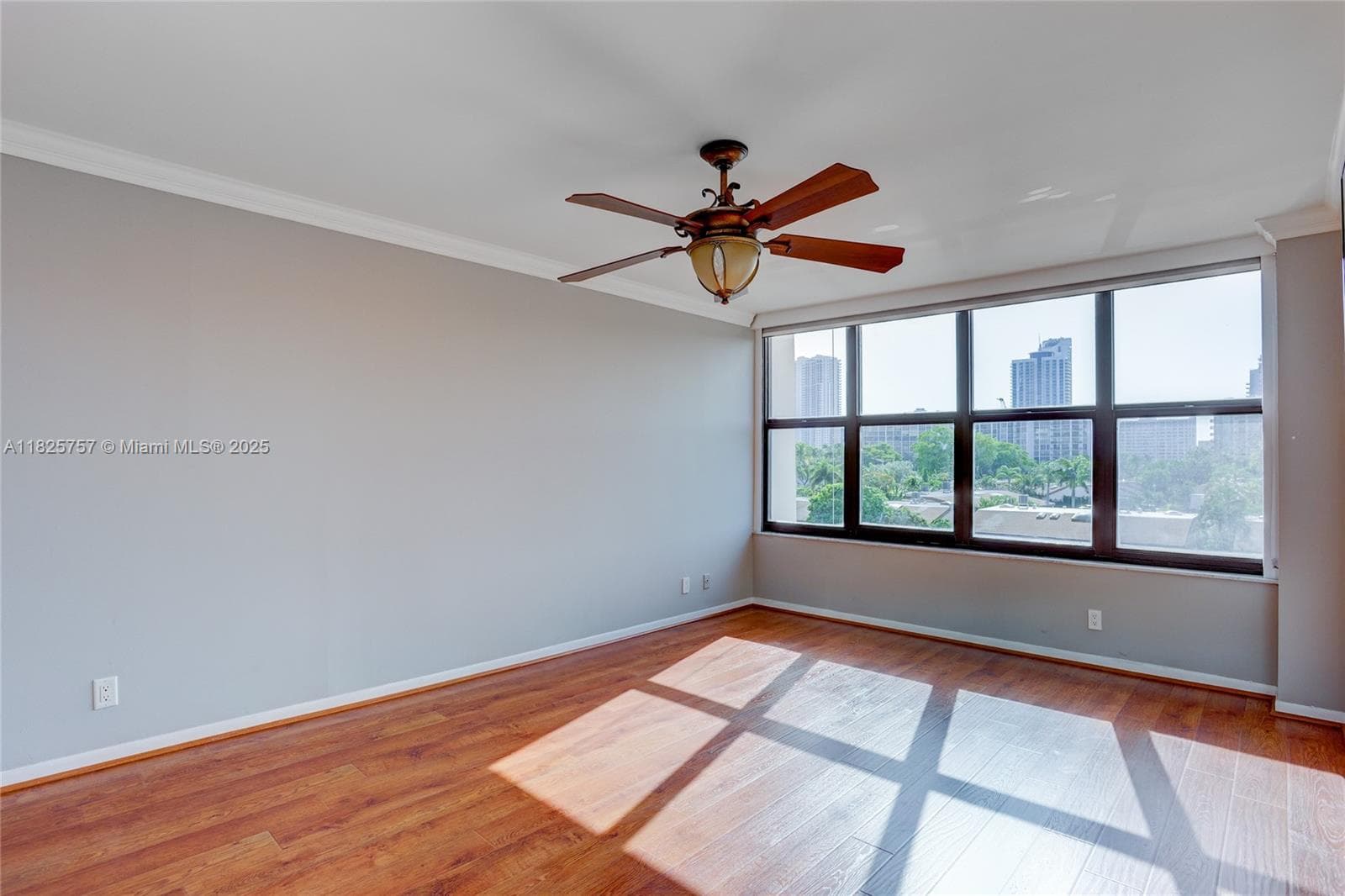 2500 Parkview Dr 405 photo 19