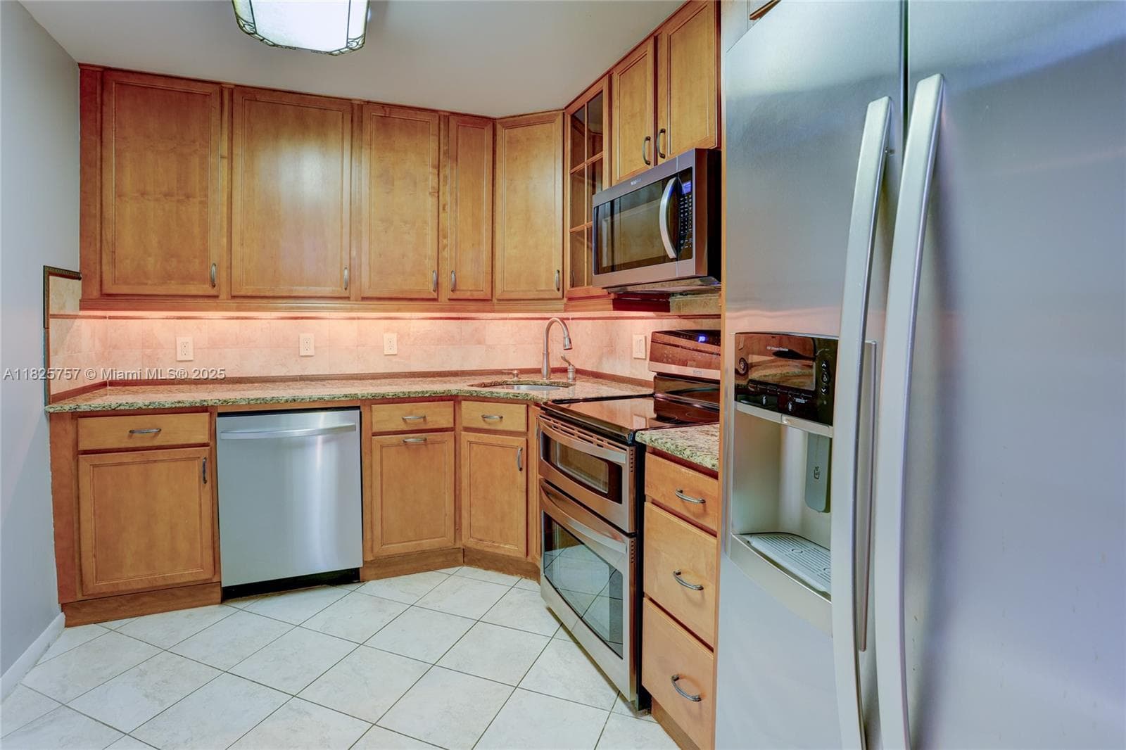 2500 Parkview Dr 405 photo 8