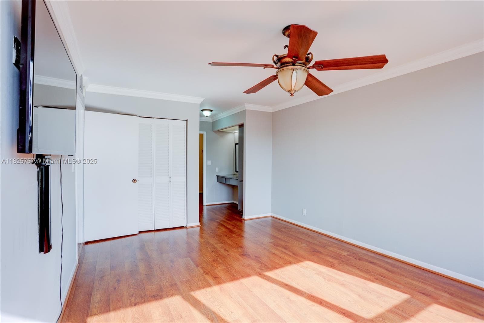 2500 Parkview Dr 405 photo 21