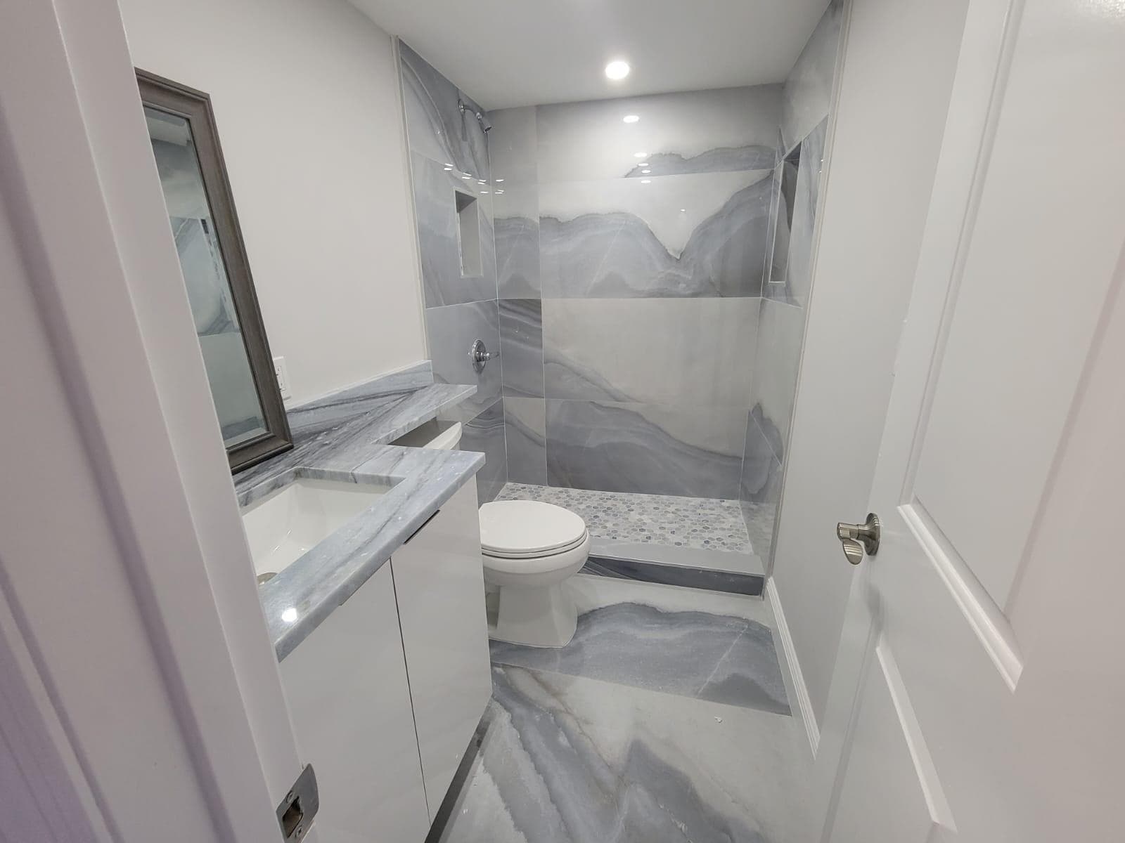 200 S Birch Road 1205 photo 7