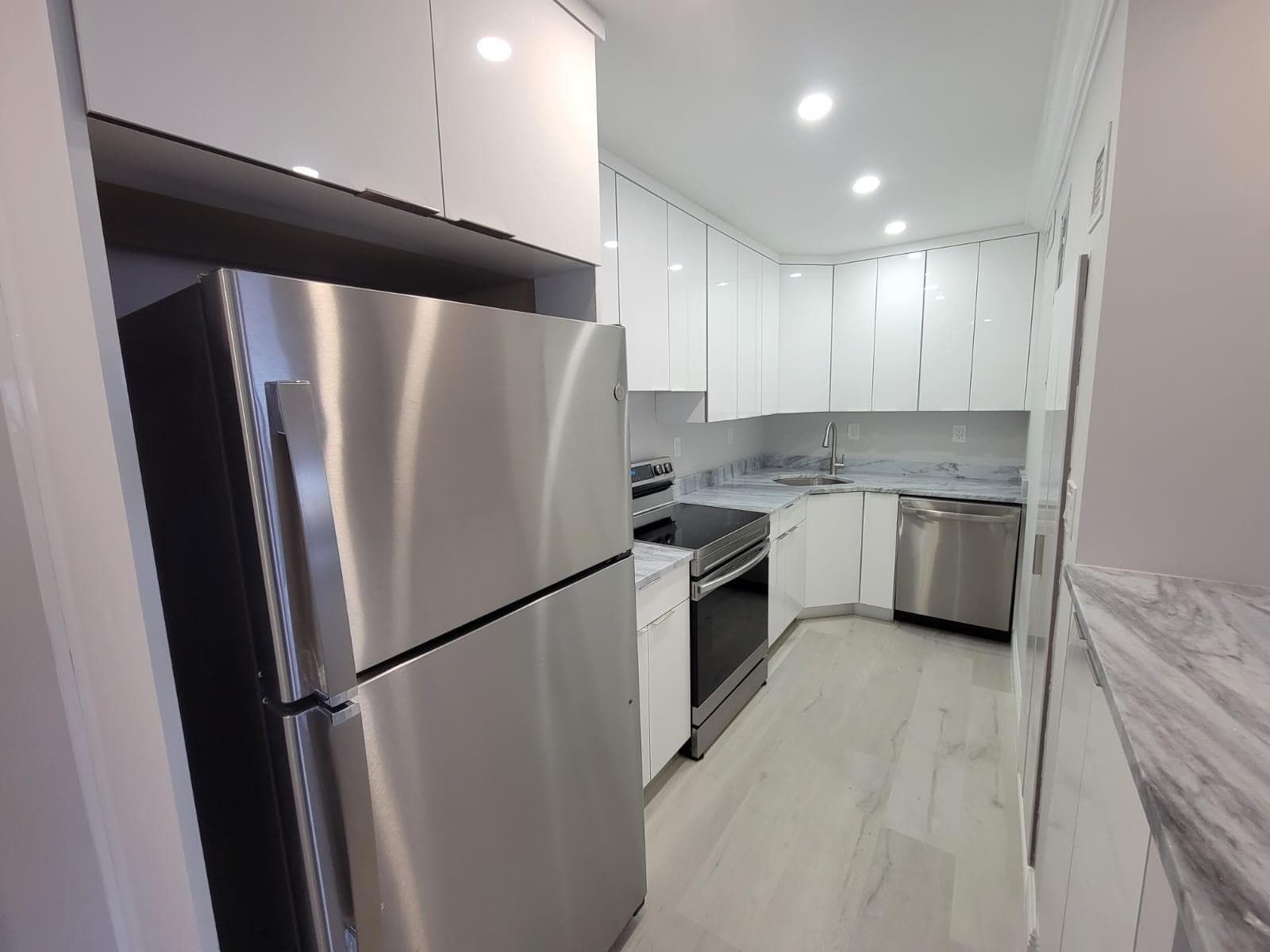200 S Birch Road 1205 photo 4