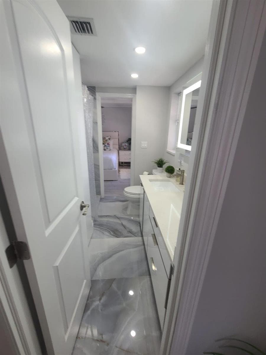 200 S Birch Road 901 photo 15