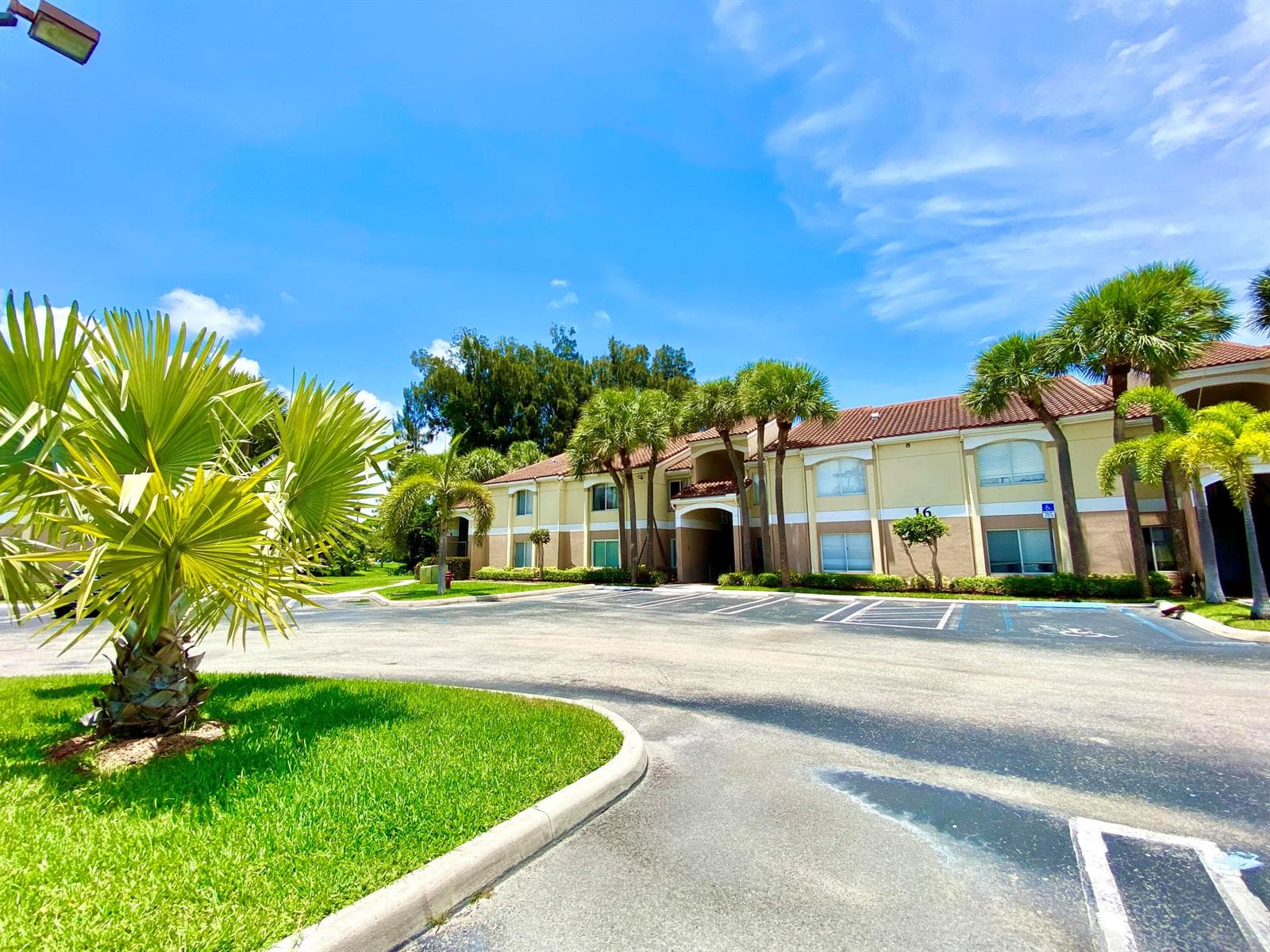 815 W Boynton Beach Boulevard 16-201 photo 23