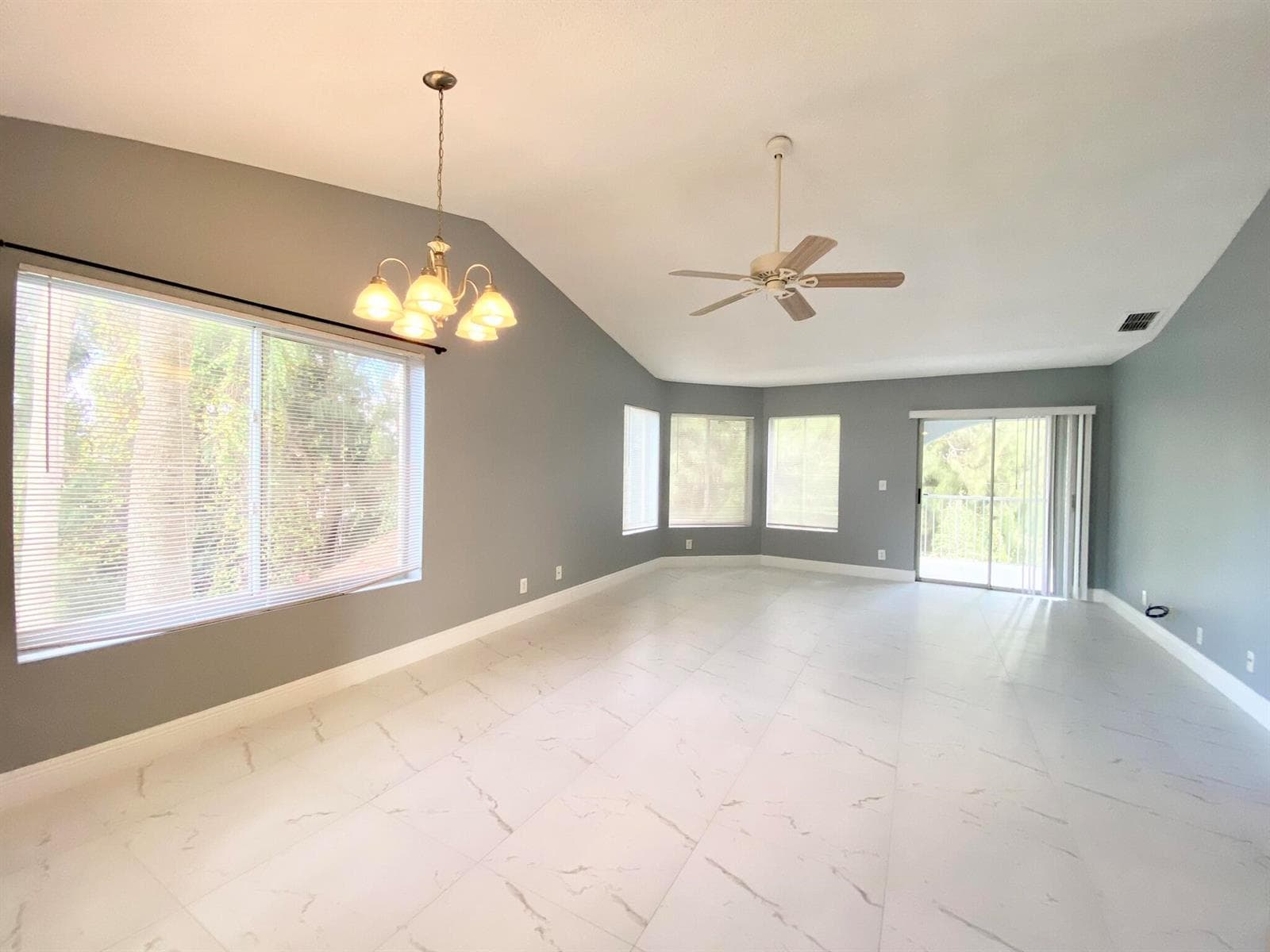 815 W Boynton Beach Boulevard 16-201 photo 3