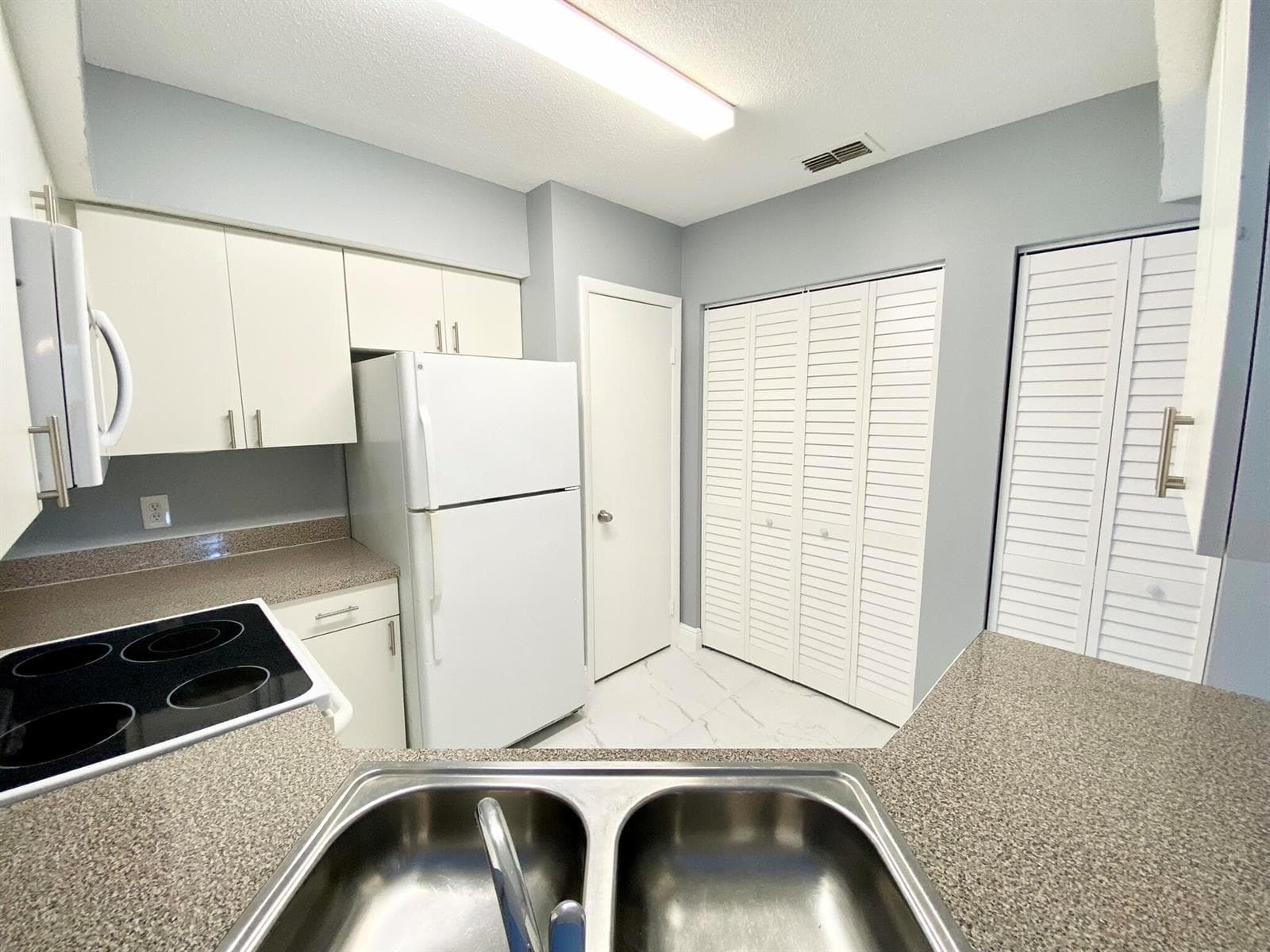 815 W Boynton Beach Boulevard 16-201 photo 9