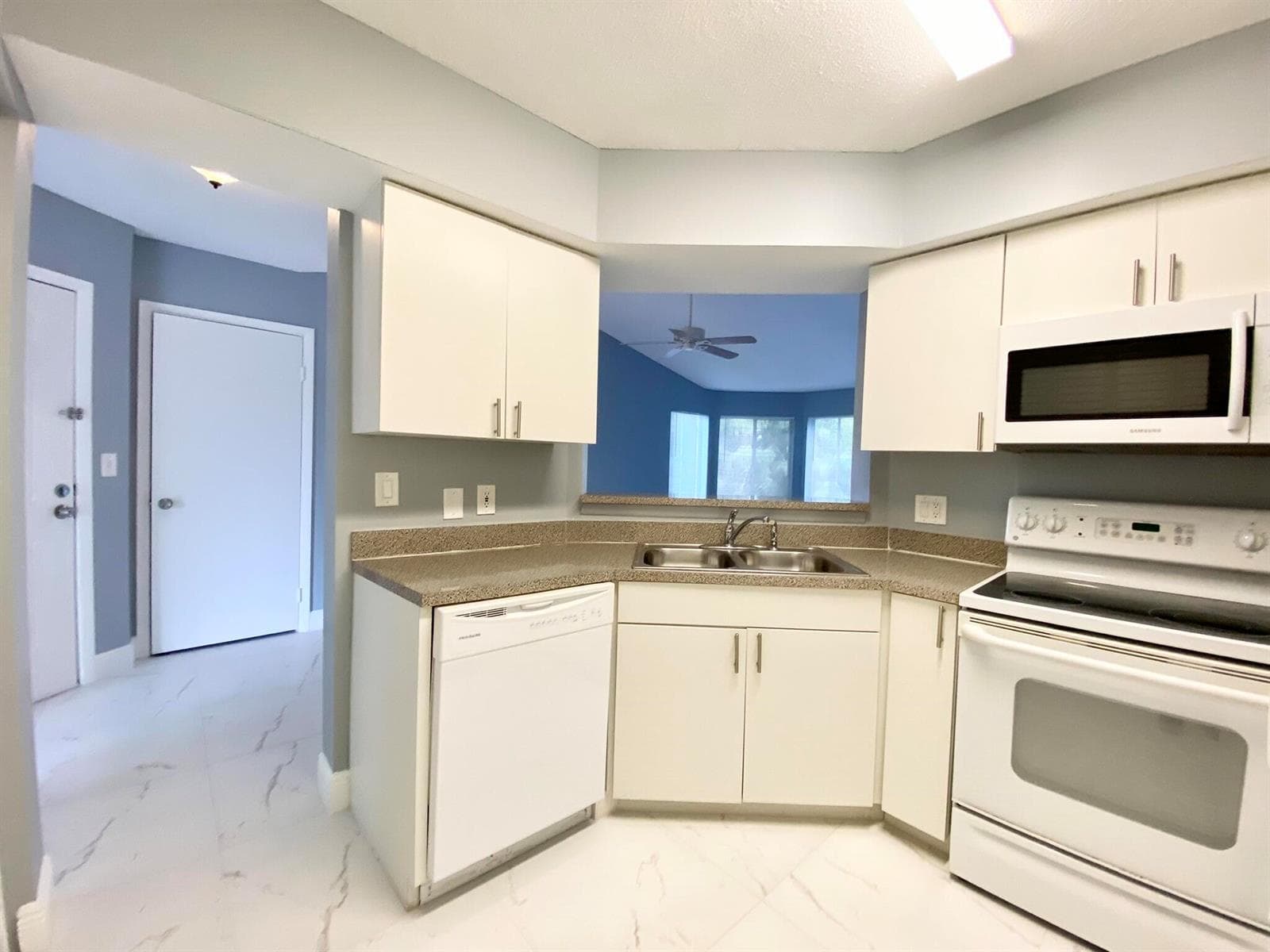 815 W Boynton Beach Boulevard 16-201 photo 8