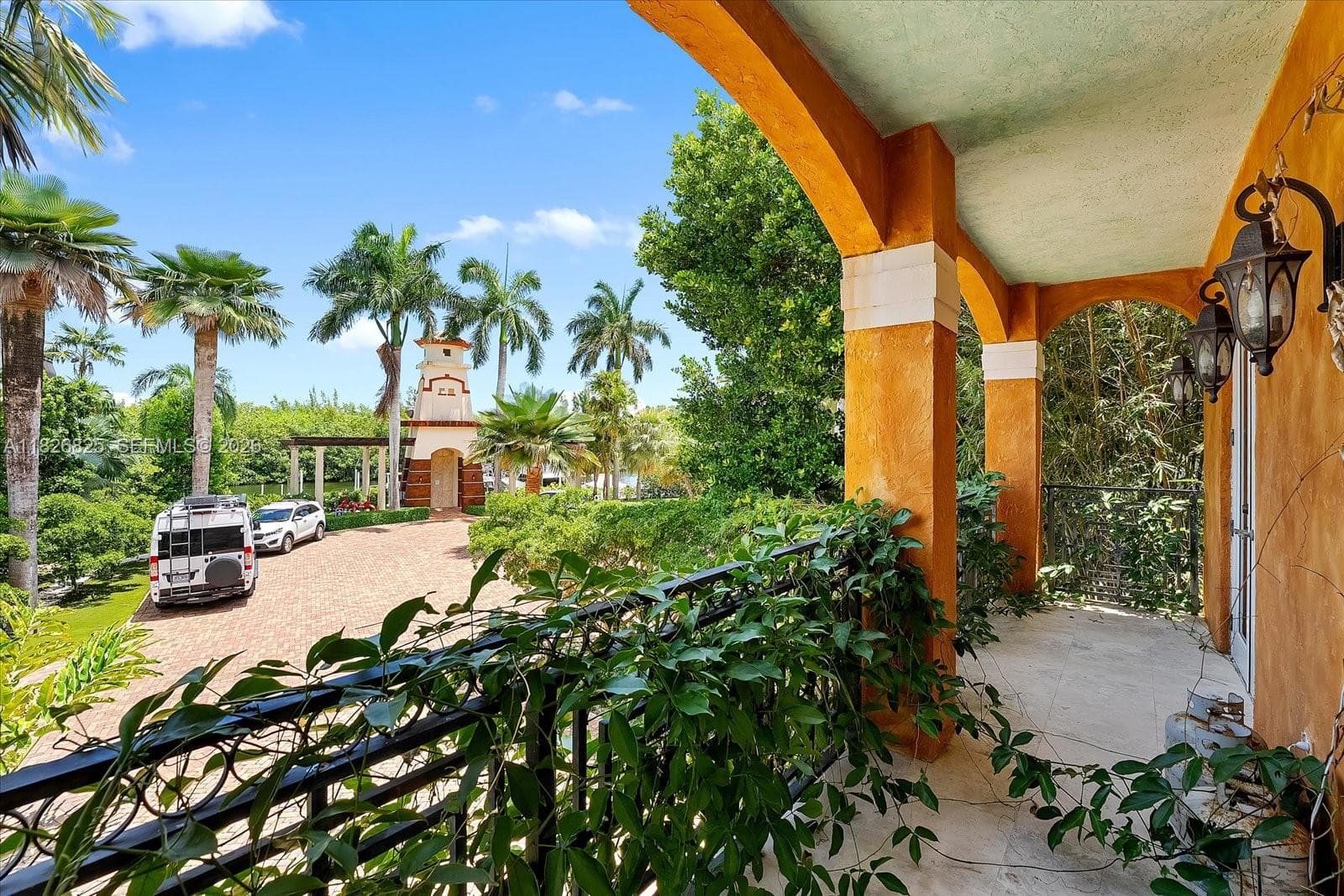 5843 Paradise Point Dr photo 7