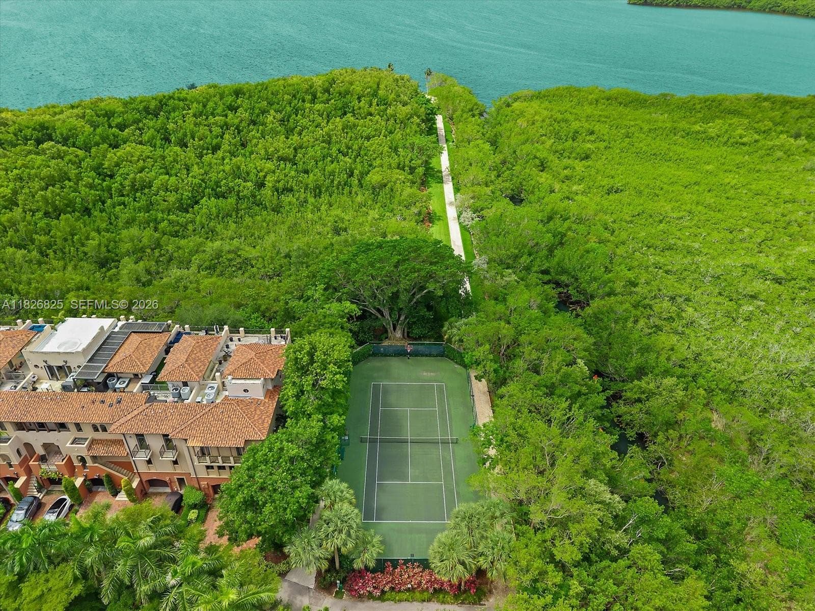 5843 Paradise Point Dr photo 10