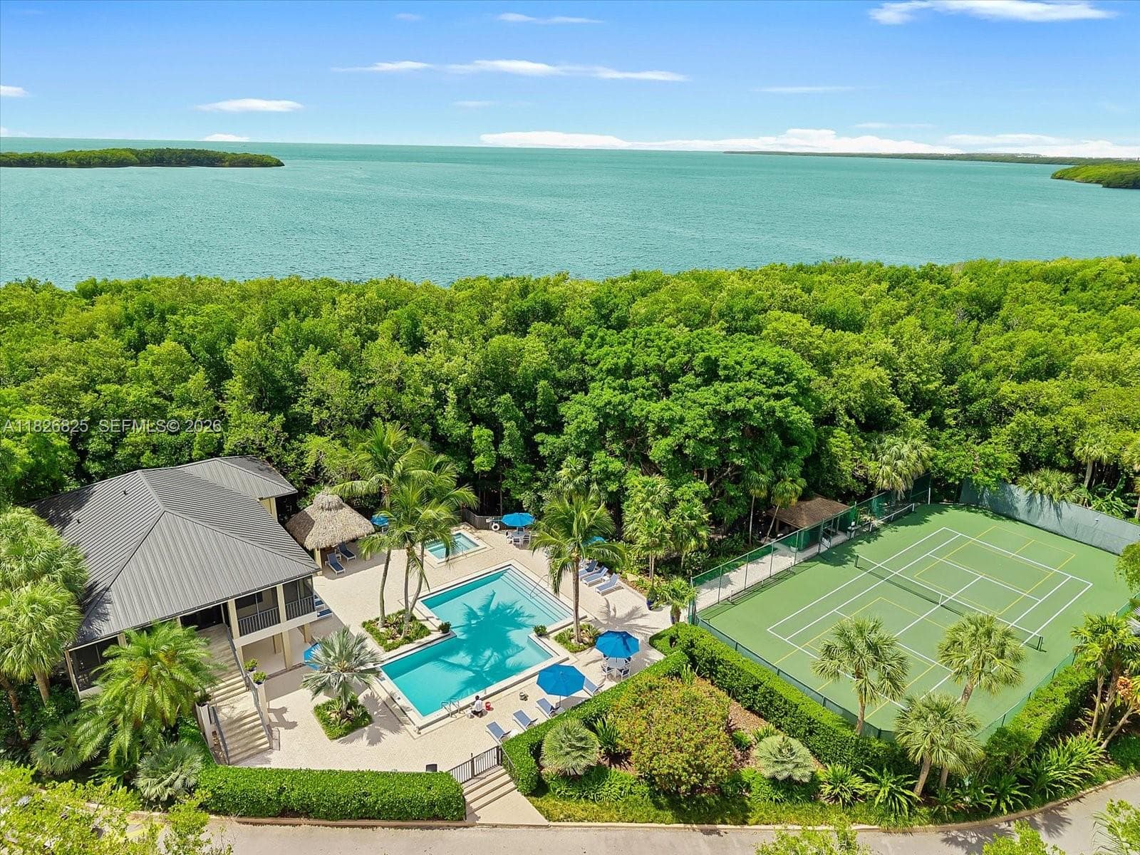 5843 Paradise Point Dr photo 8