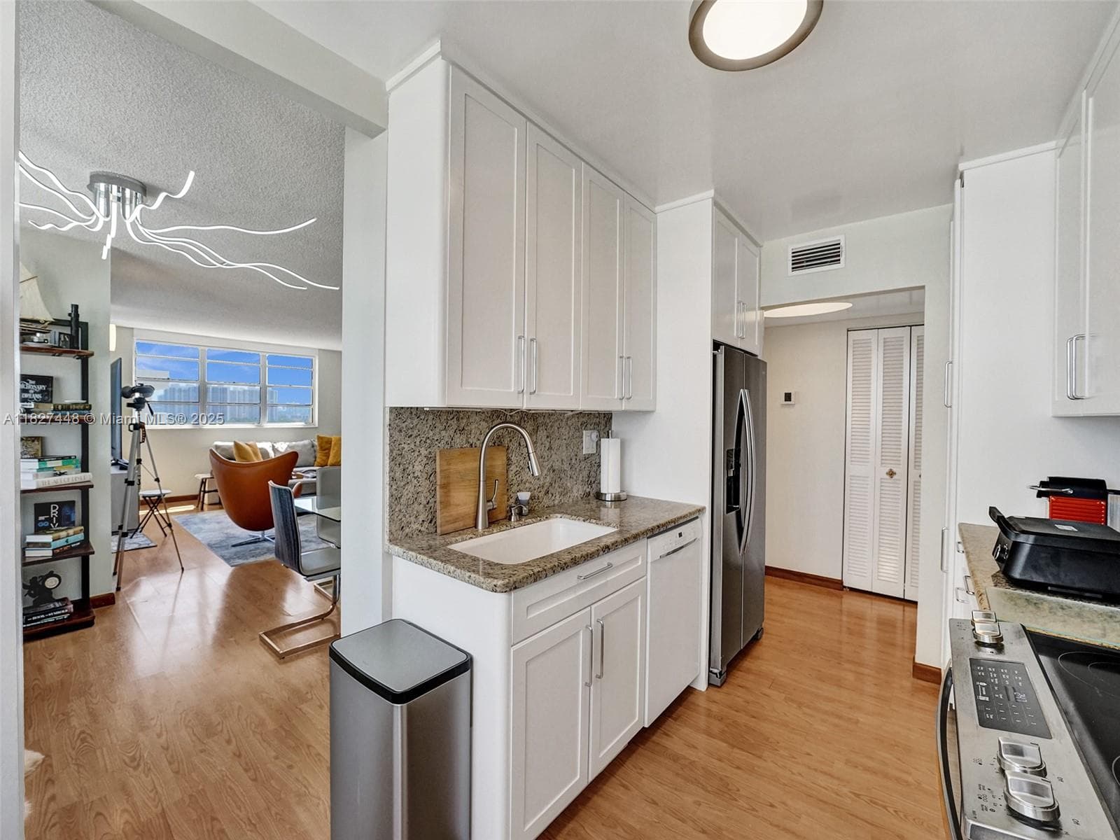 1833 S Ocean Dr 1702 photo 23