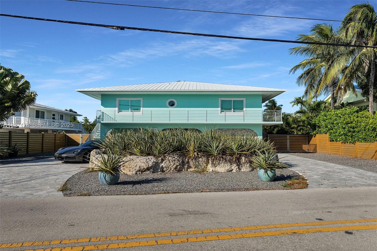 232 Seaview Dr photo 2