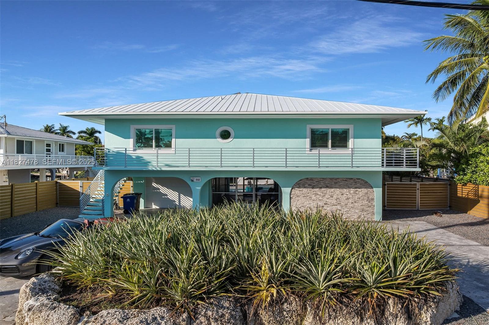 232 Seaview Dr photo 1