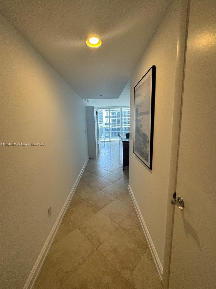 2605 photo 6