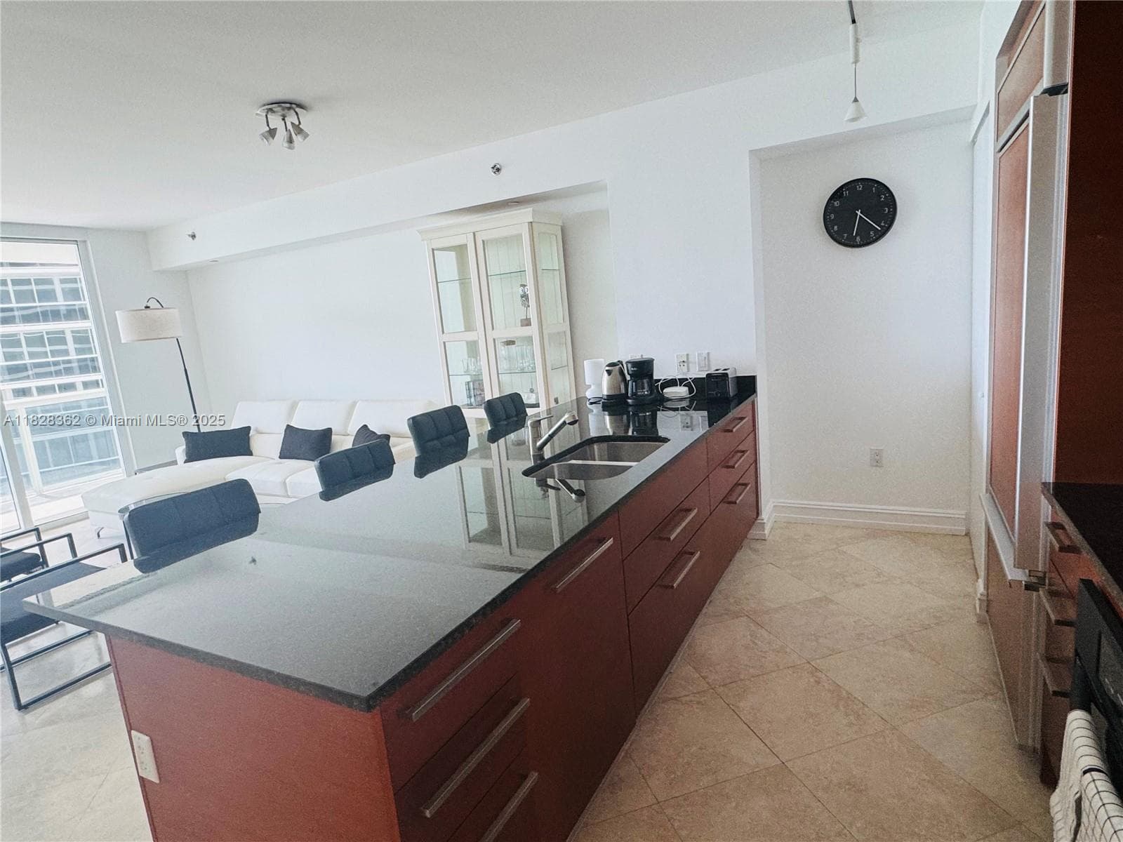 2605 photo 12