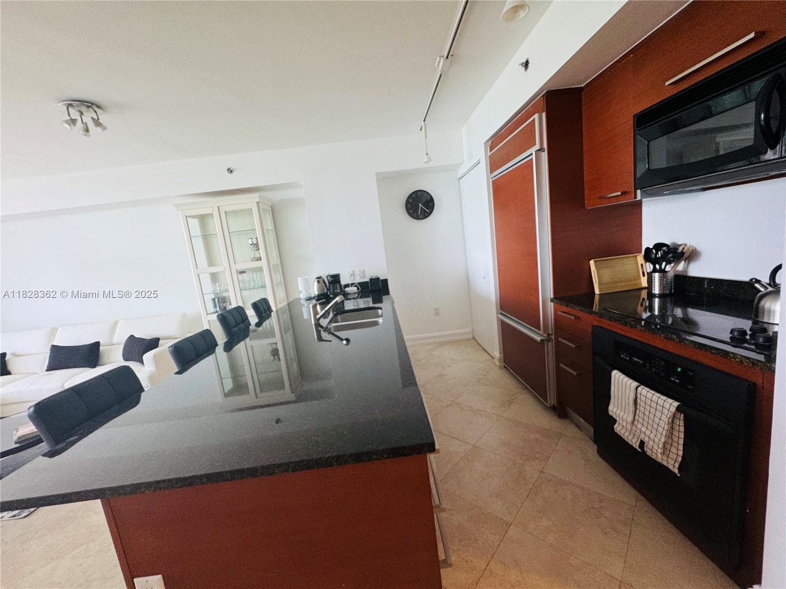 2605 photo 14