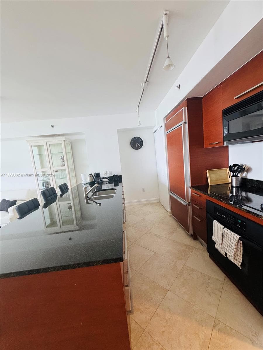 2605 photo 15